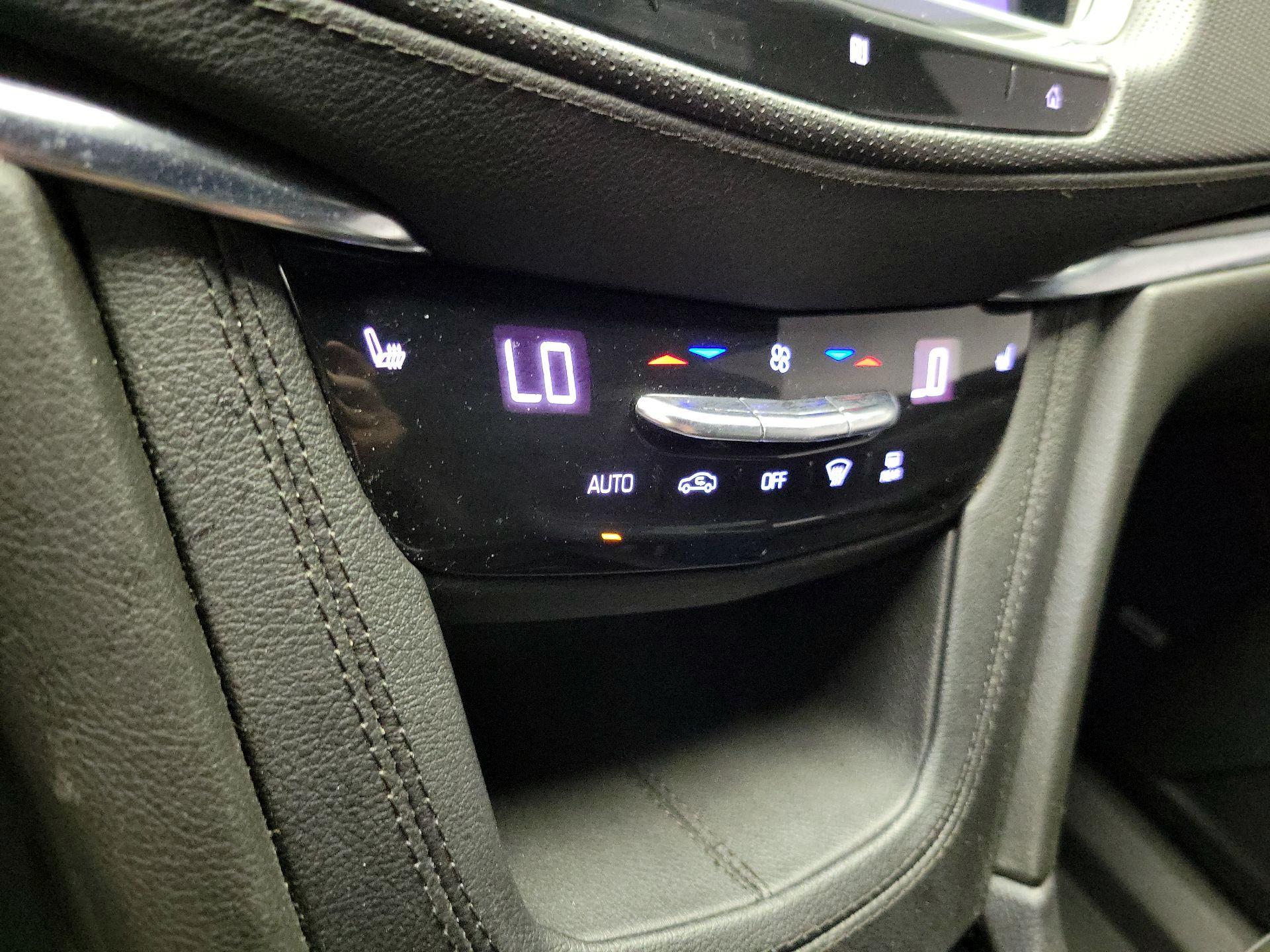 Thumbnail: 2021 Cadillac XT6 - 16