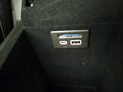 USB/AUX Ports