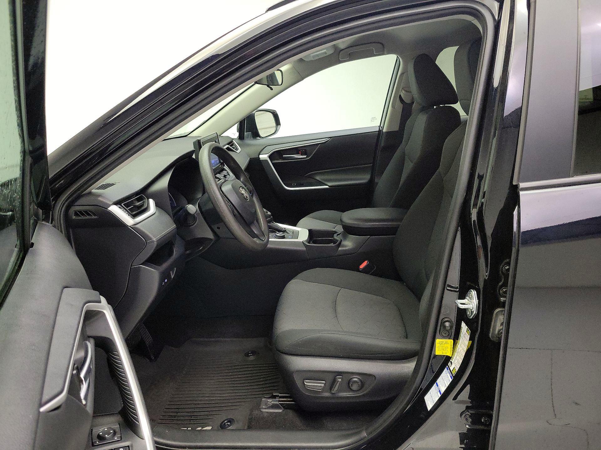 Thumbnail: 2020 Toyota RAV4 - 11