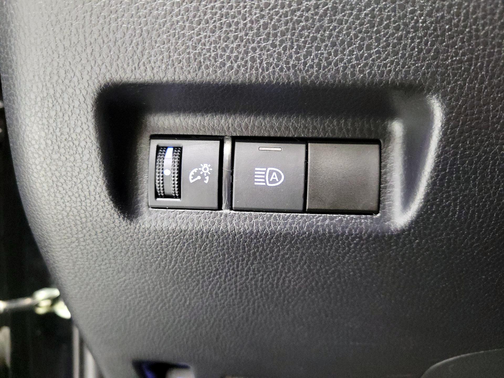 Thumbnail: 2020 Toyota RAV4 - 13