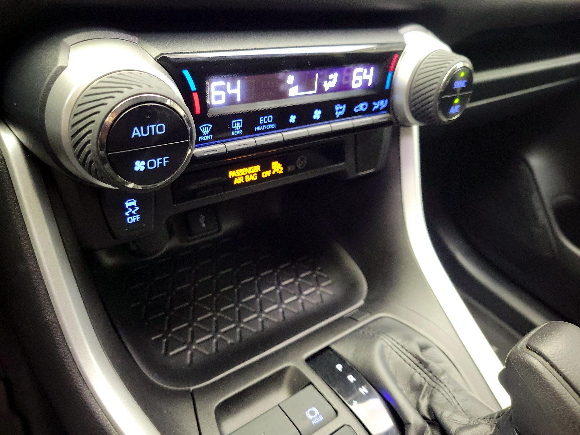 Thumbnail: 2020 Toyota RAV4 - 16