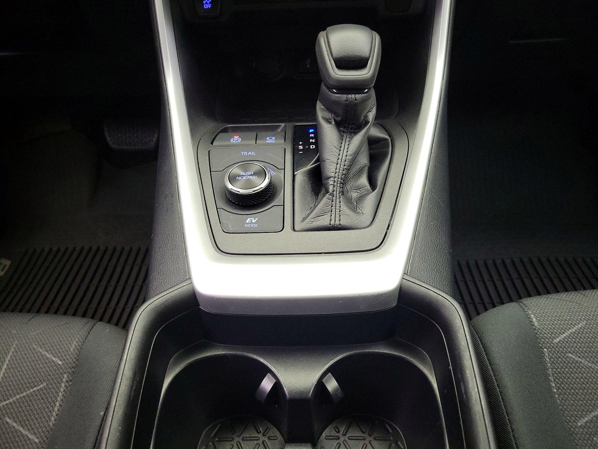 Thumbnail: 2020 Toyota RAV4 - 17