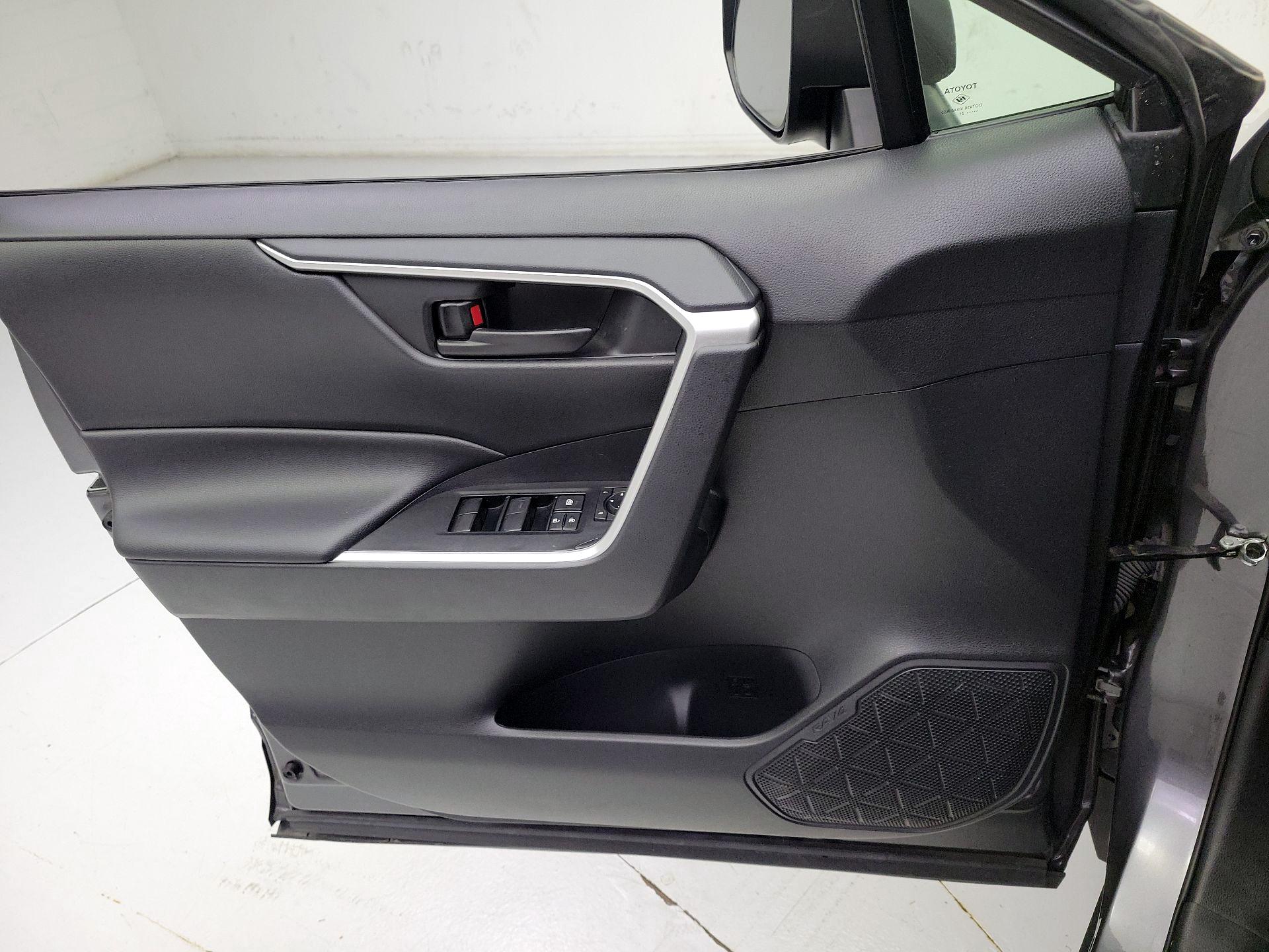 Thumbnail: 2021 Toyota RAV4 - 12