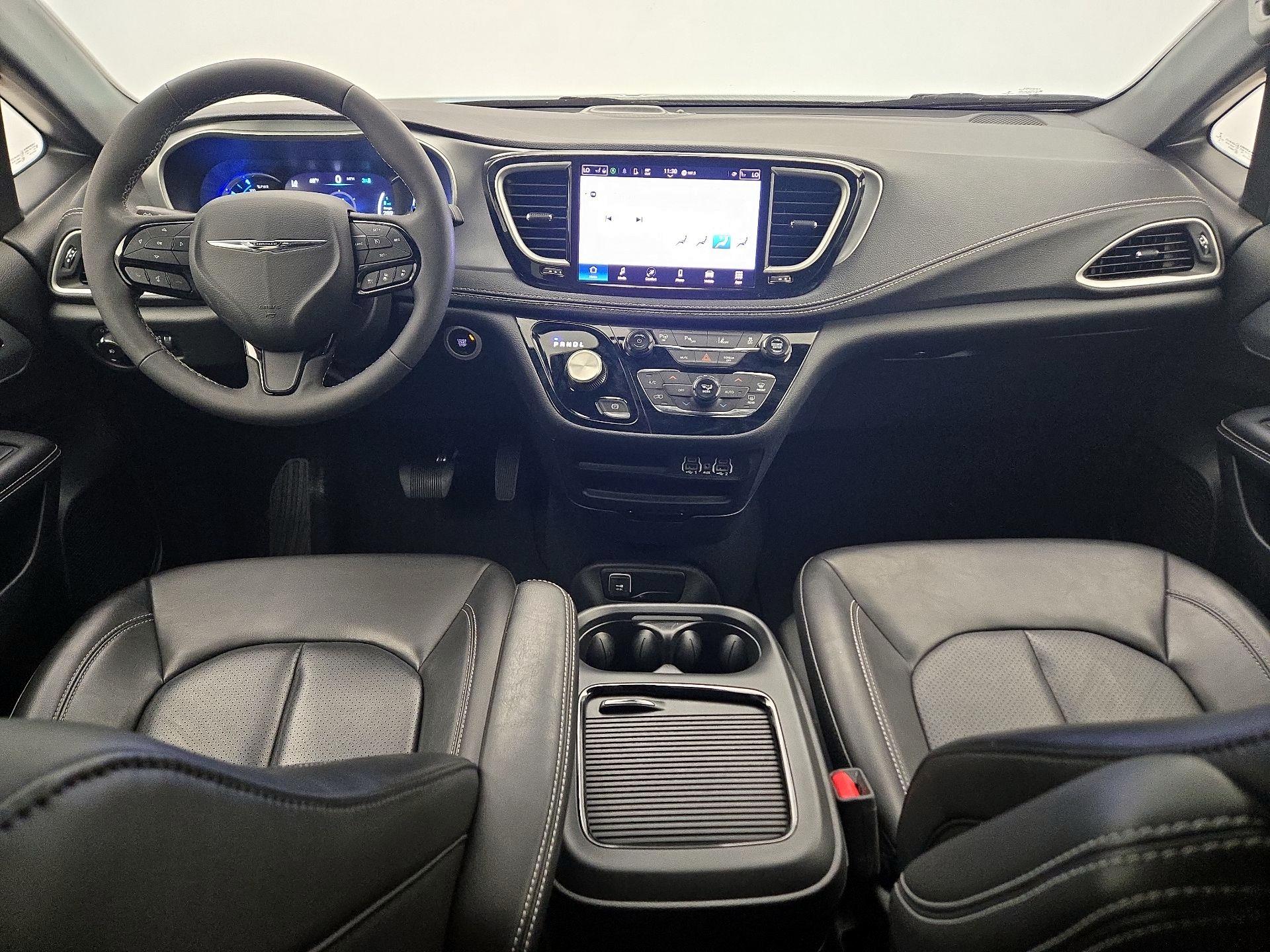 Thumbnail: 2023 Chrysler Pacifica - 9