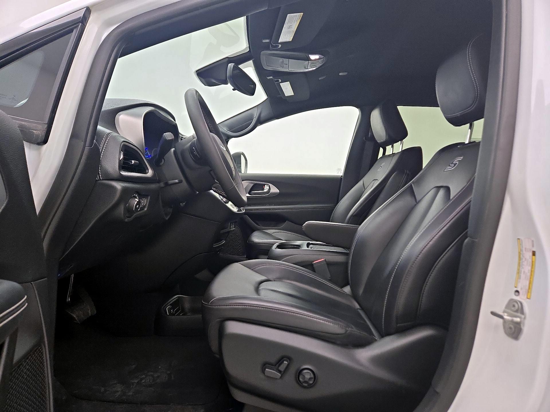 Thumbnail: 2023 Chrysler Pacifica - 11