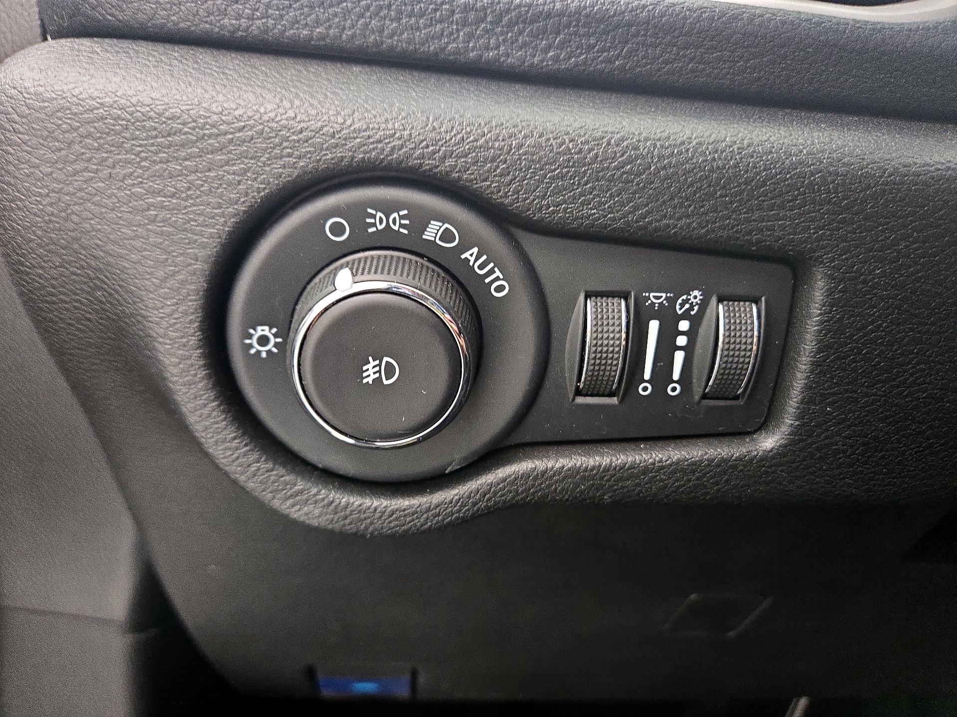 Thumbnail: 2023 Chrysler Pacifica - 13