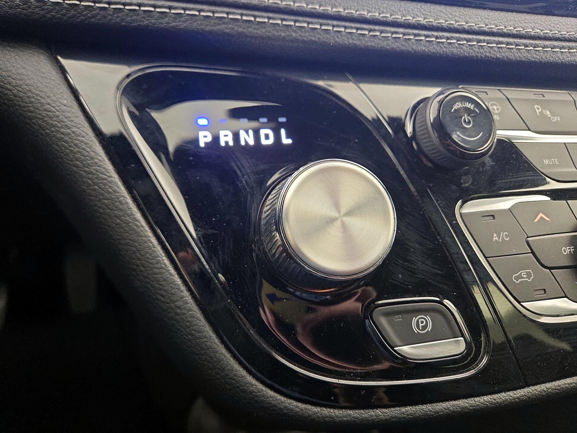 Thumbnail: 2023 Chrysler Pacifica - 17