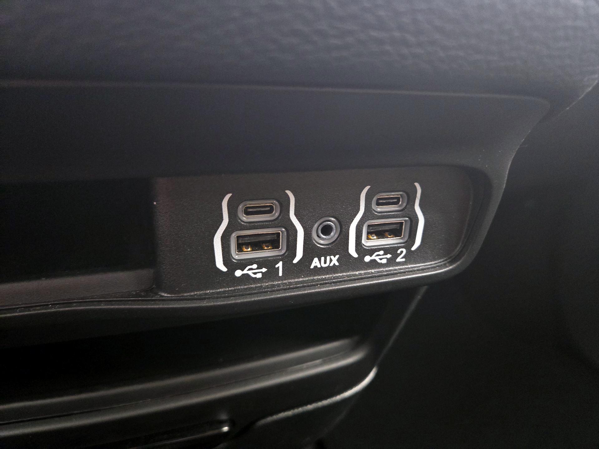 Thumbnail: 2023 Chrysler Pacifica - 18