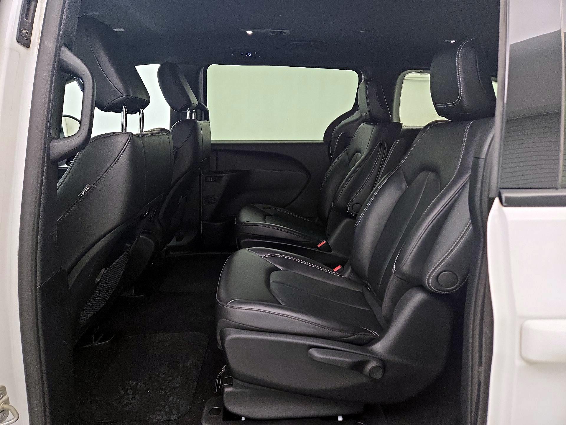 Thumbnail: 2023 Chrysler Pacifica - 19