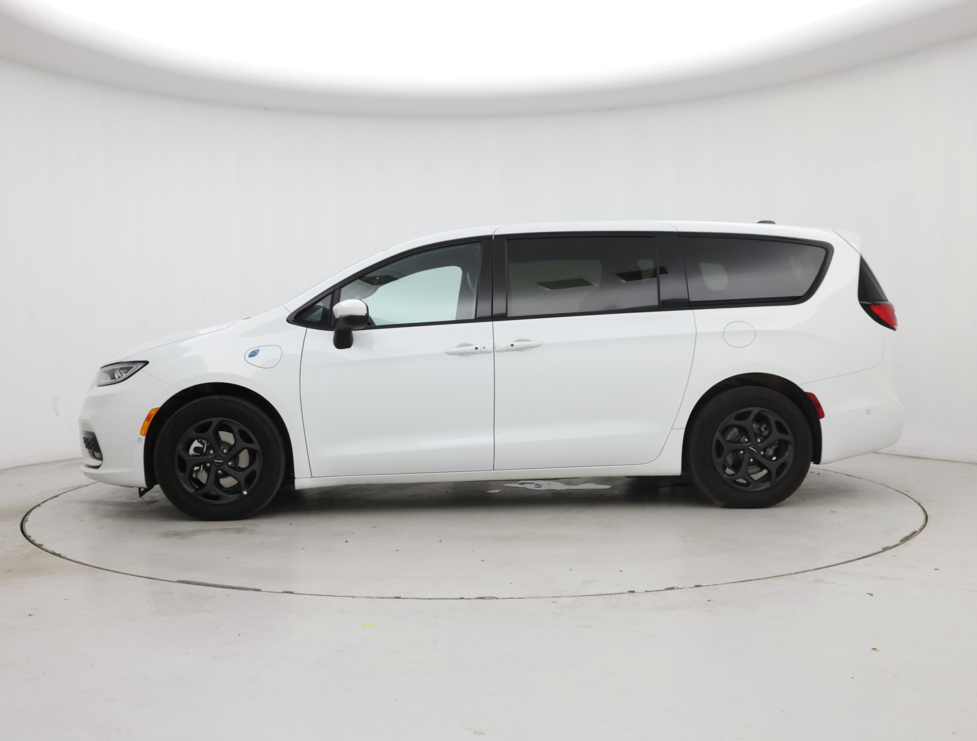 Thumbnail: 2023 Chrysler Pacifica - 3