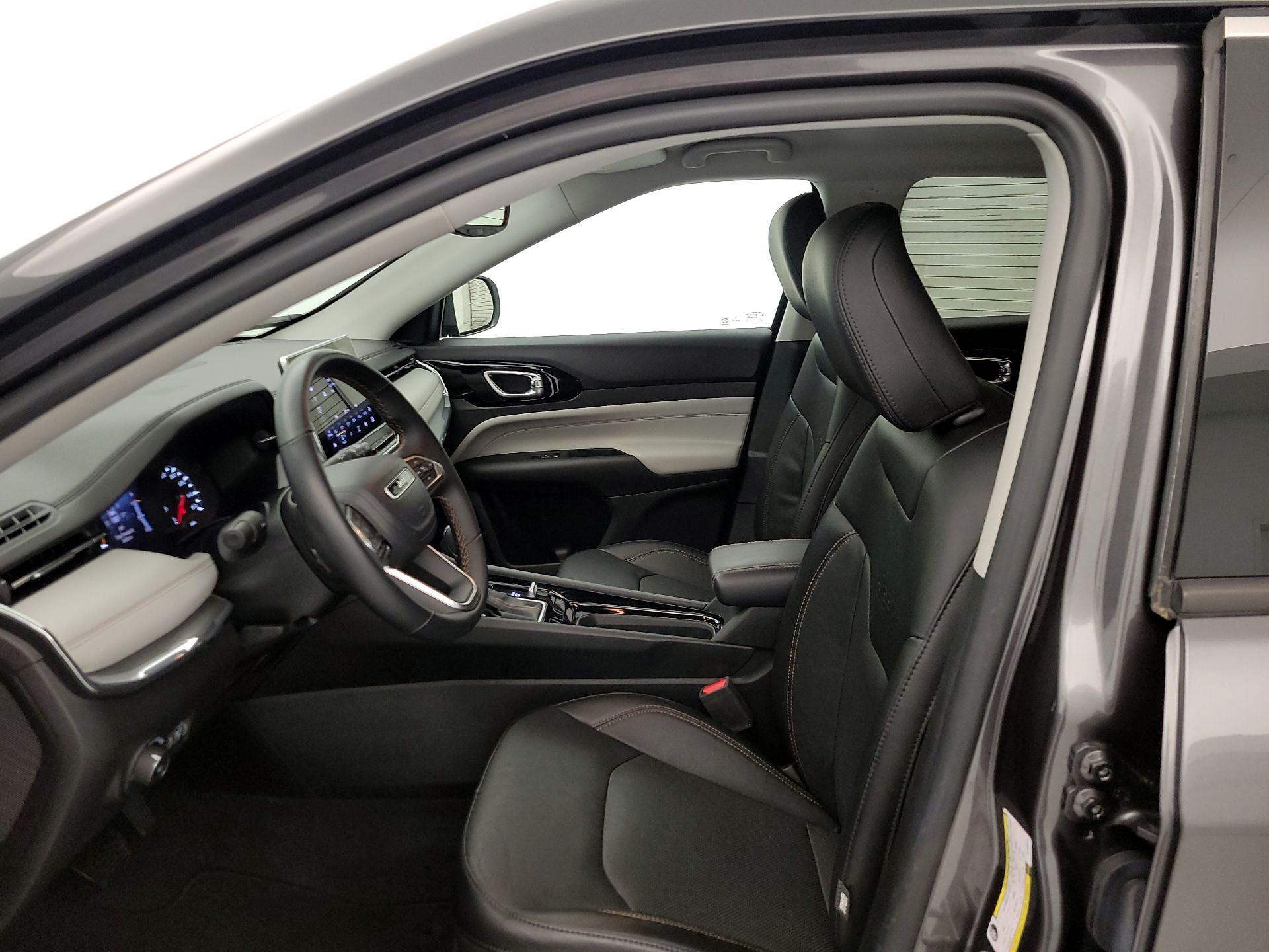 Thumbnail: 2022 Jeep Compass - 11