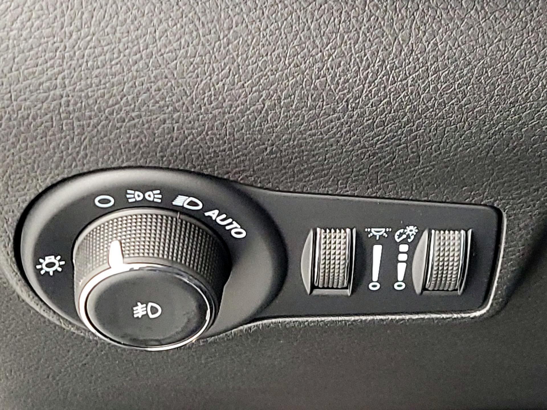 Thumbnail: 2022 Jeep Compass - 13