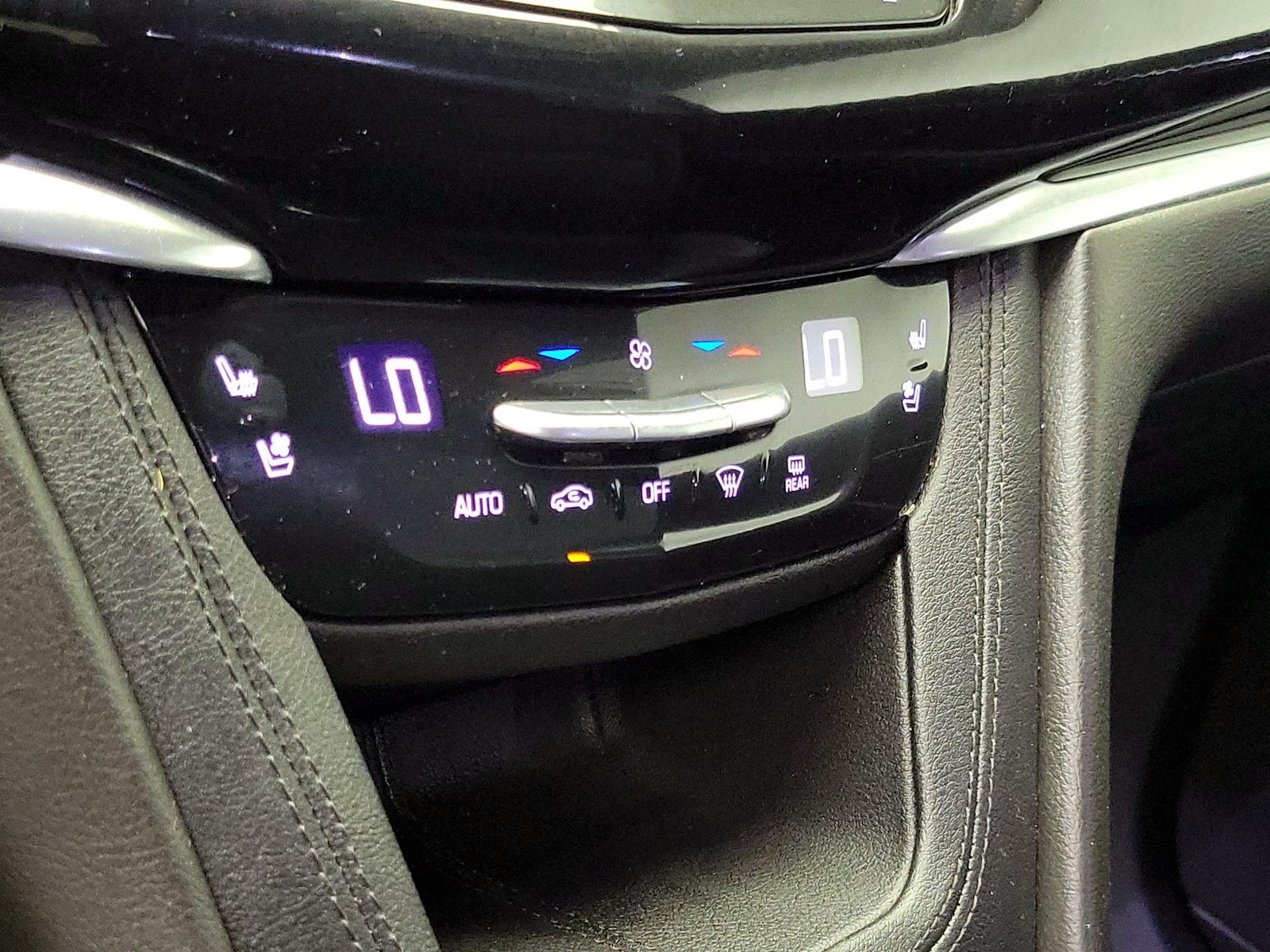 2020 Cadillac XT6 Sport - Photo 17