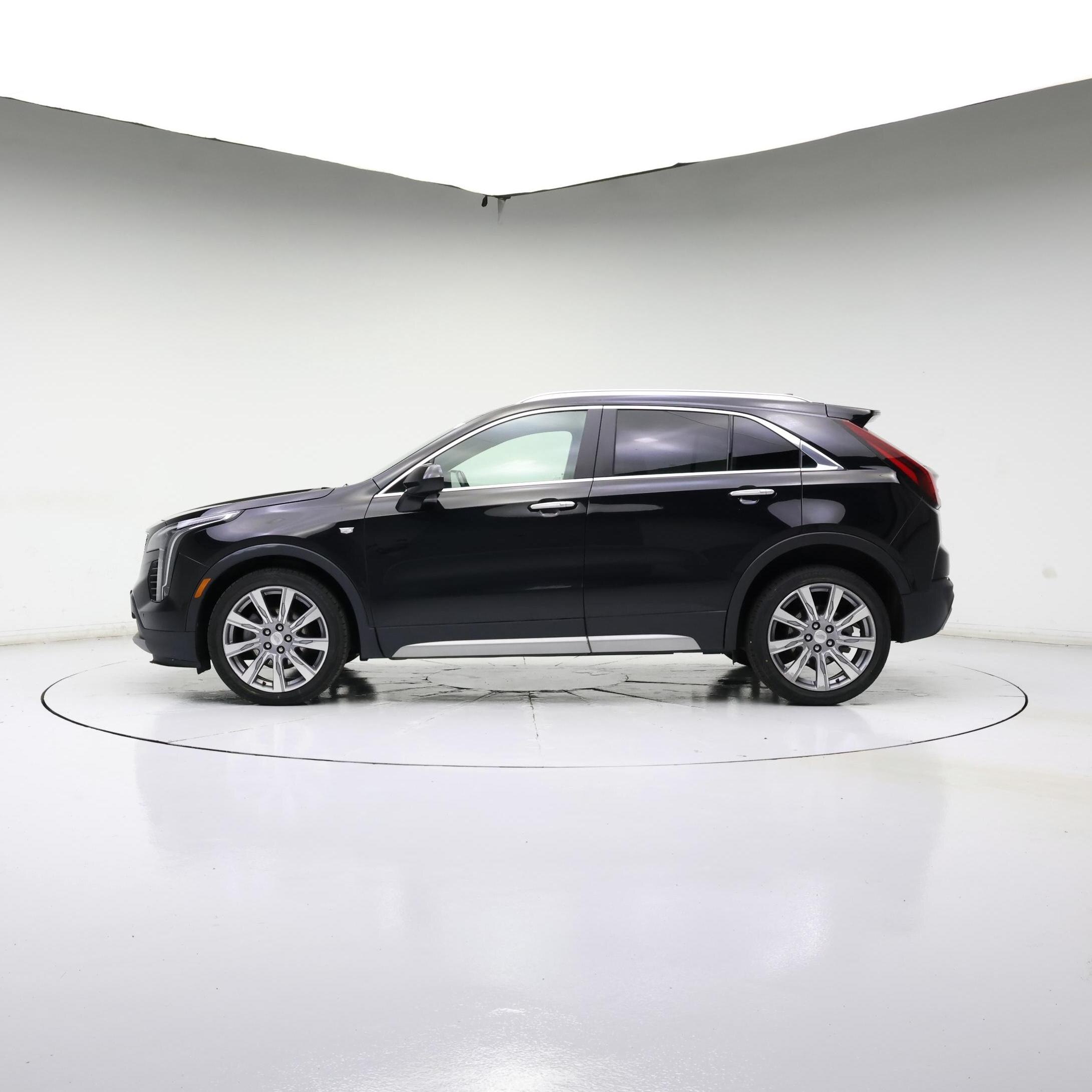 Thumbnail: 2020 Cadillac XT4 - 3