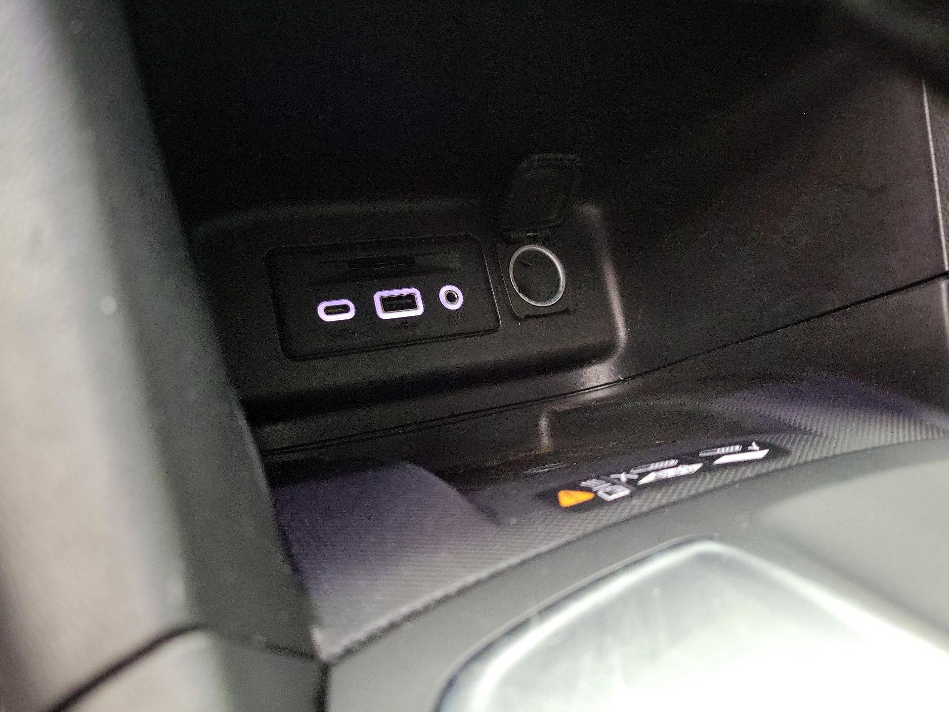 Thumbnail: 2020 Chevrolet Equinox - 18