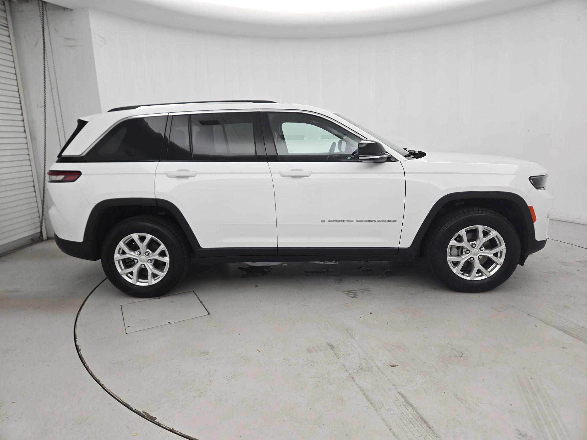 Thumbnail: 2023 Jeep Grand Cherokee - 4