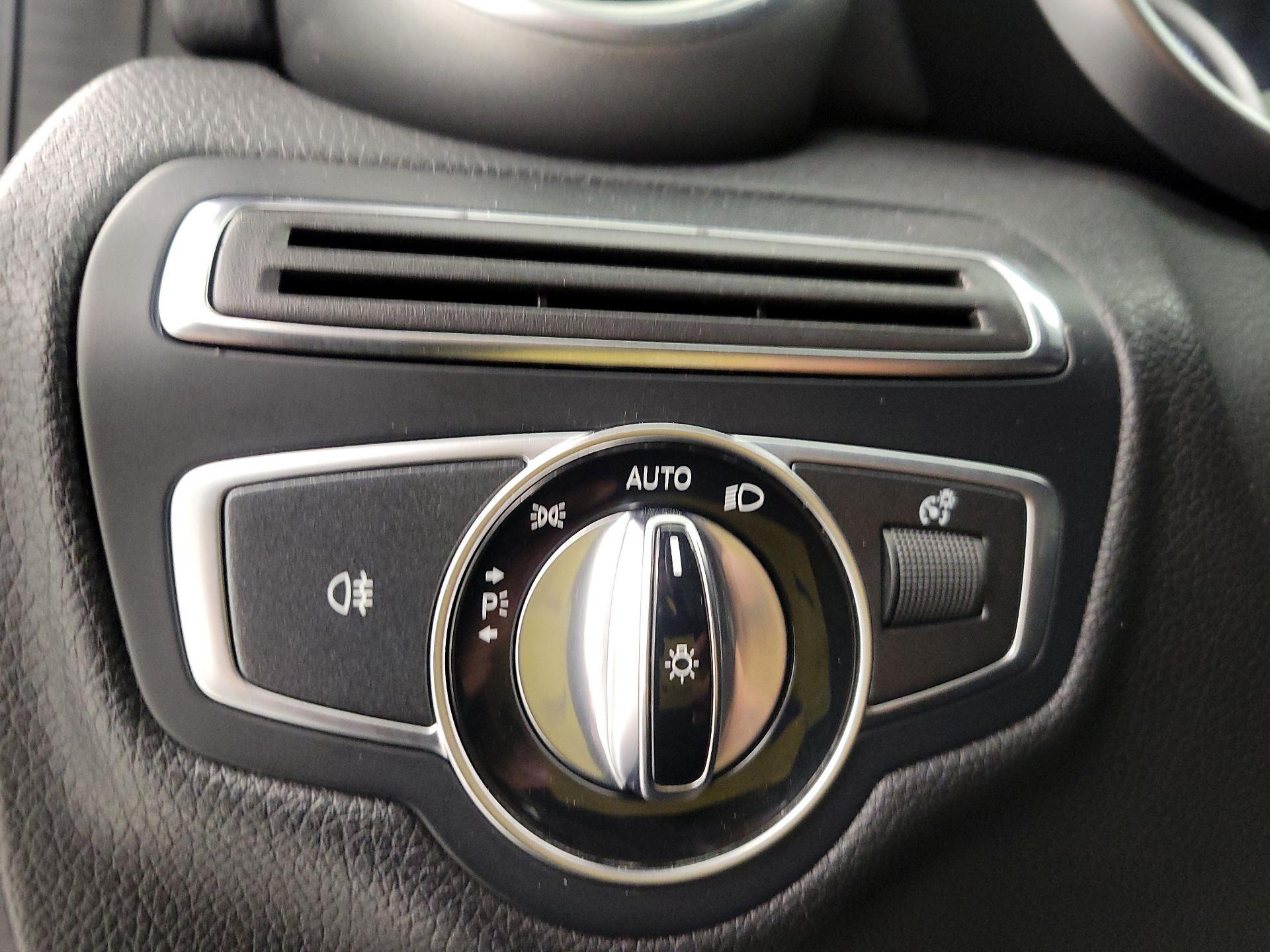 Thumbnail: 2016 Mercedes-Benz C-Class - 13