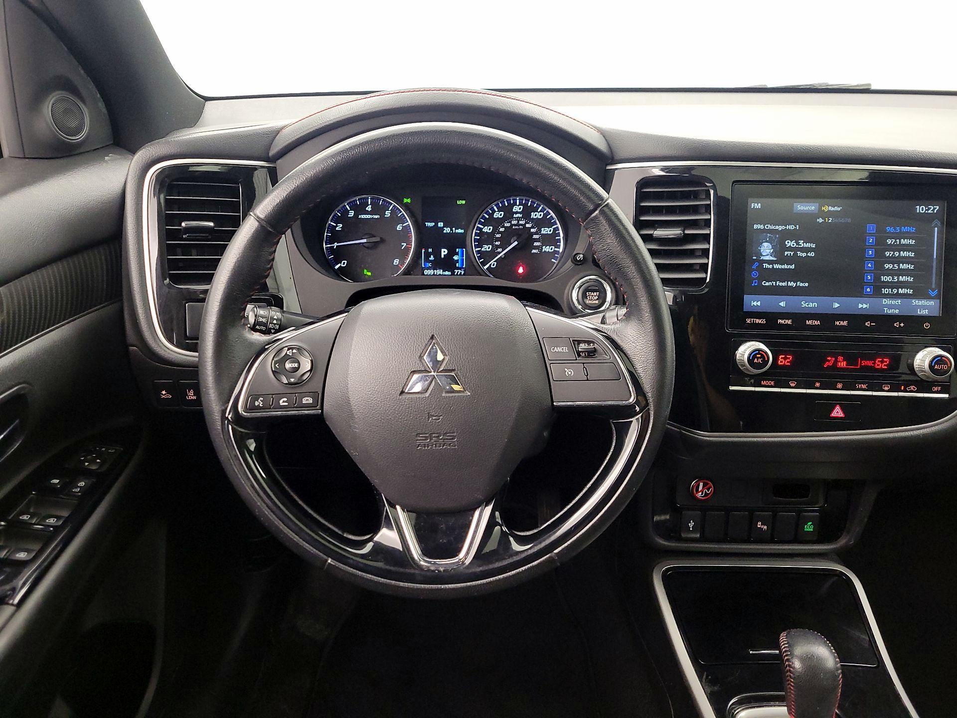 Thumbnail: 2020 Mitsubishi Outlander - 10