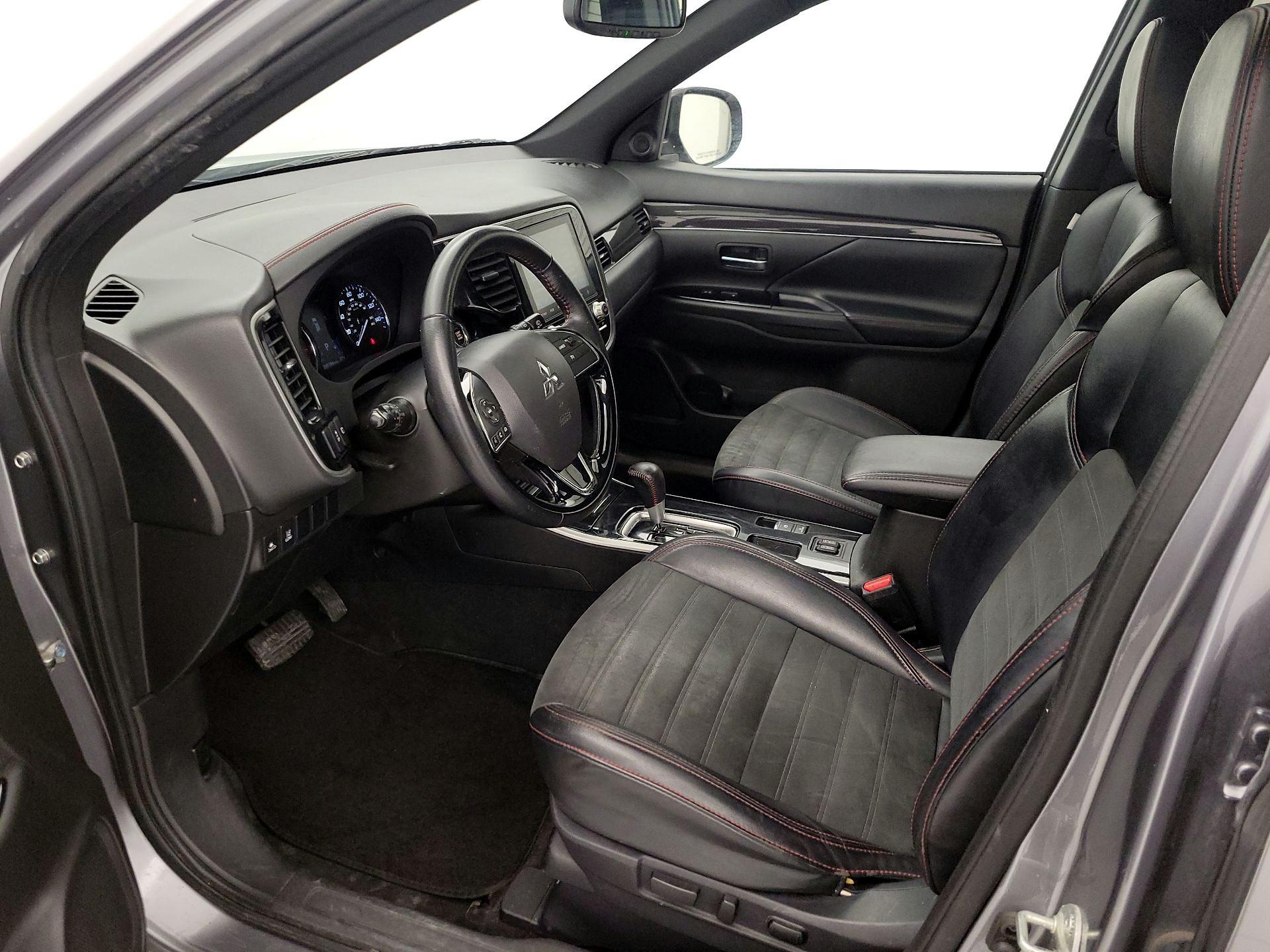 Thumbnail: 2020 Mitsubishi Outlander - 11