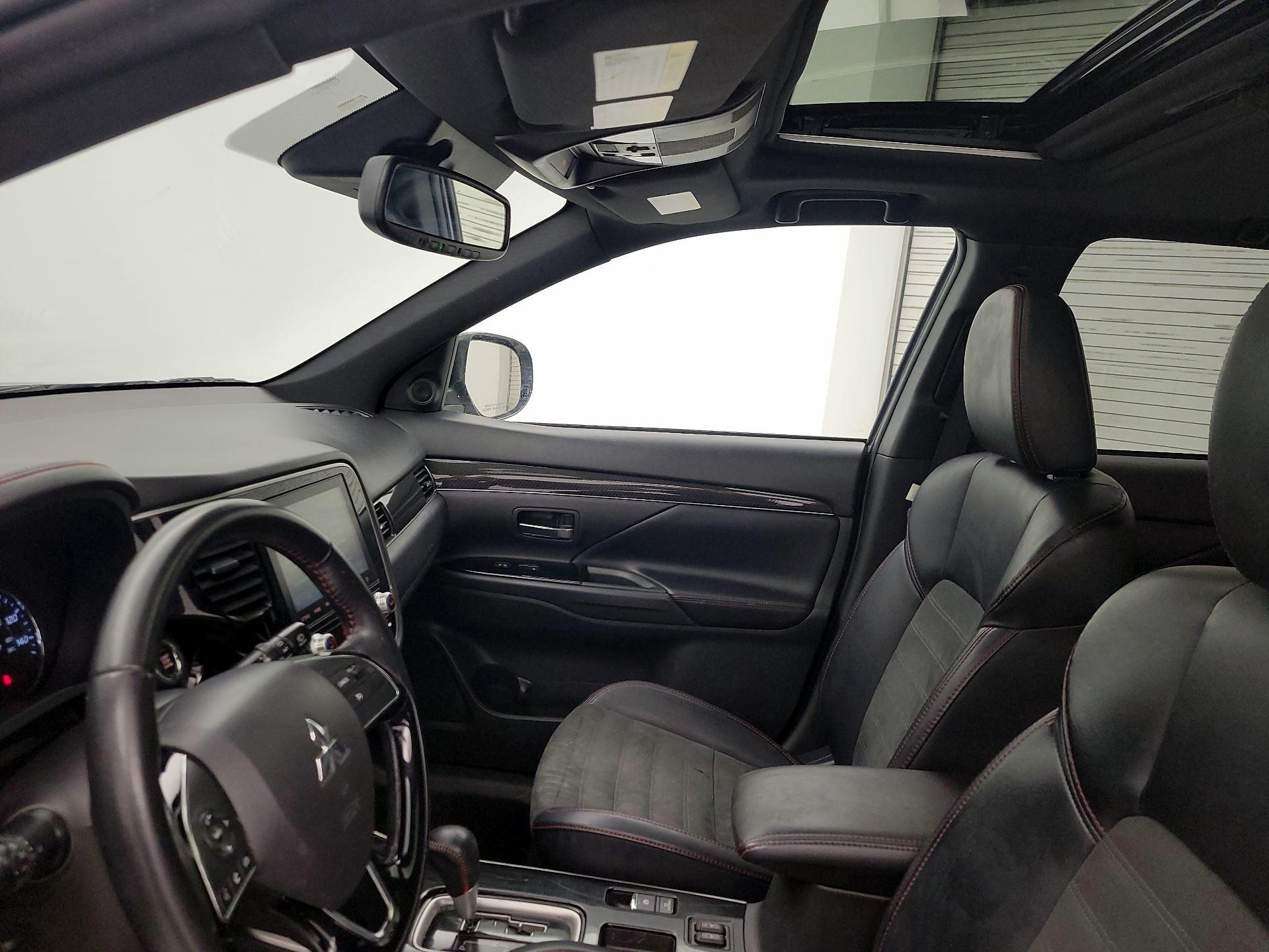 Thumbnail: 2020 Mitsubishi Outlander - 19