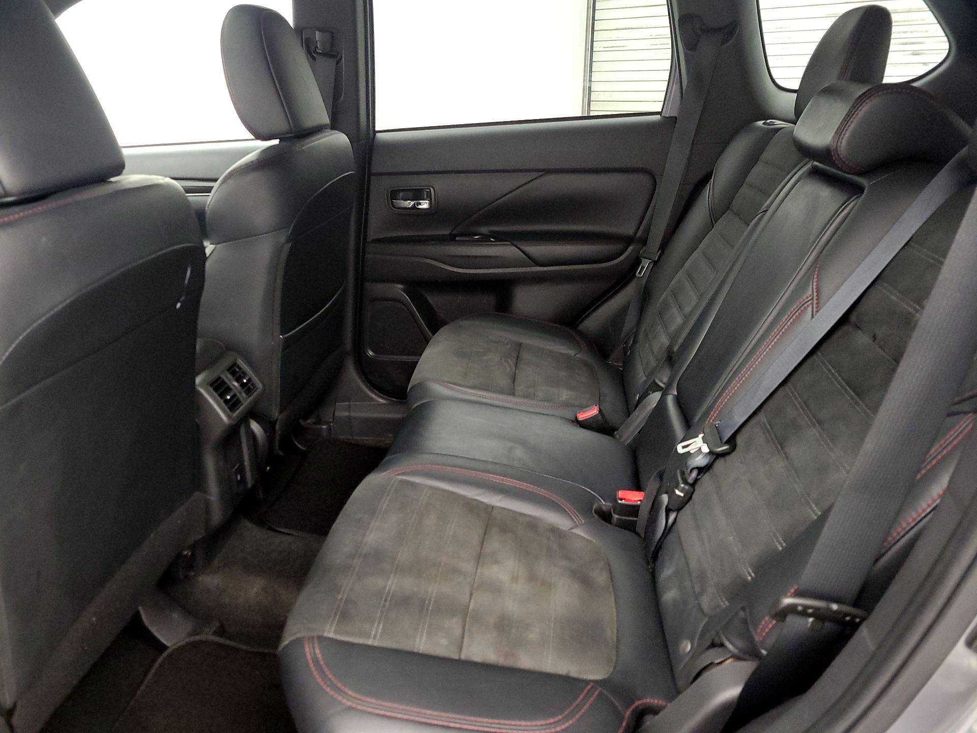 Thumbnail: 2020 Mitsubishi Outlander - 20
