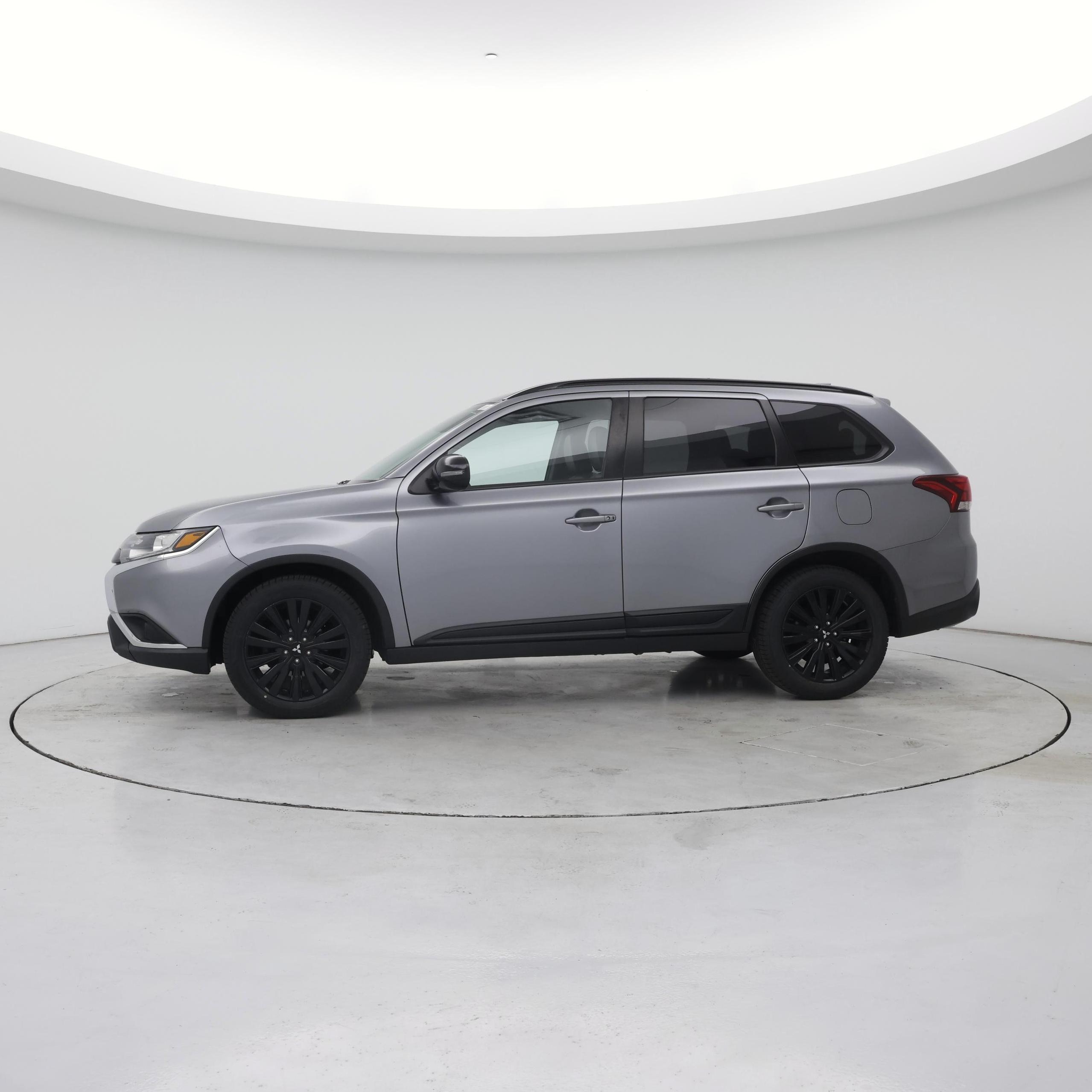 Thumbnail: 2020 Mitsubishi Outlander - 3