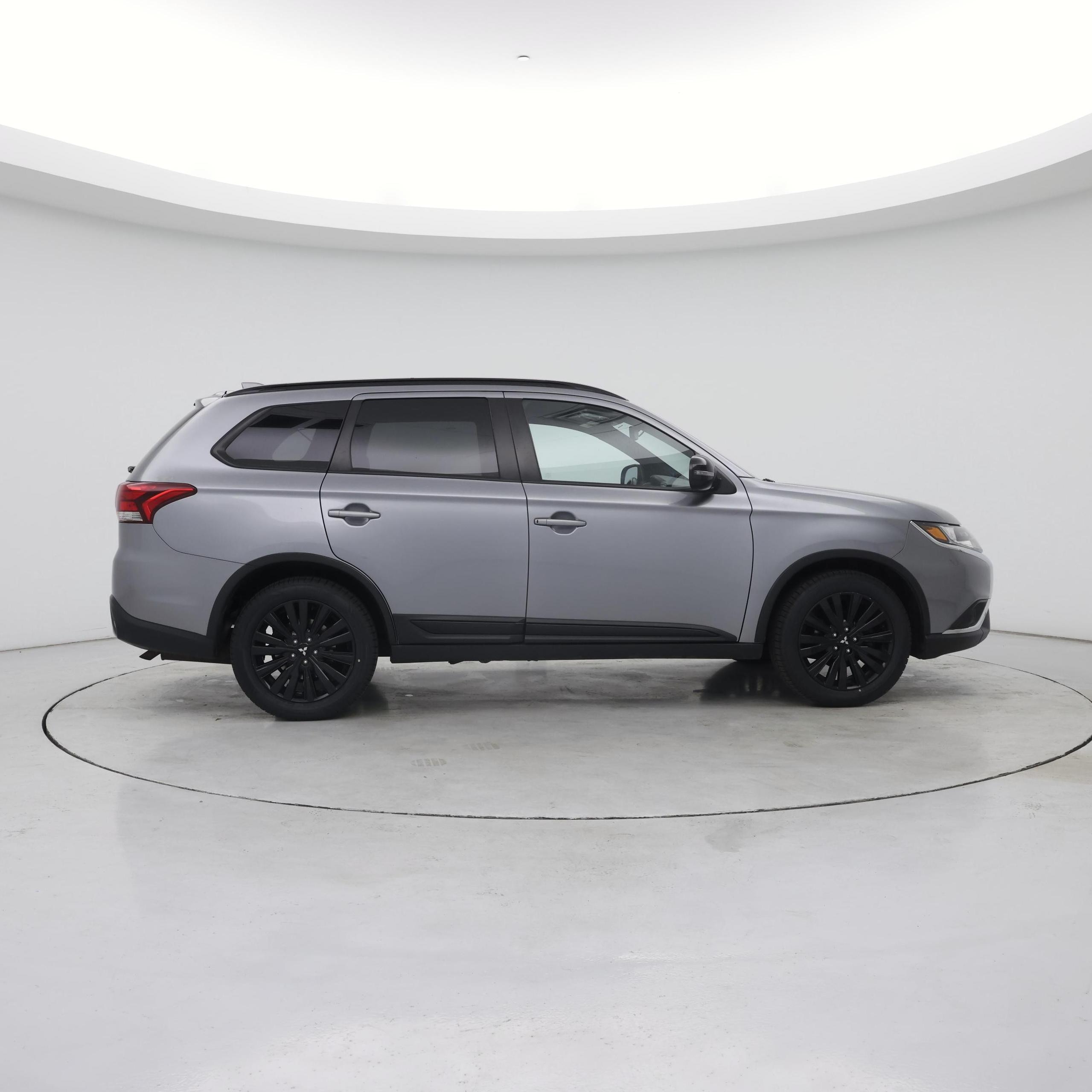 Thumbnail: 2020 Mitsubishi Outlander - 7