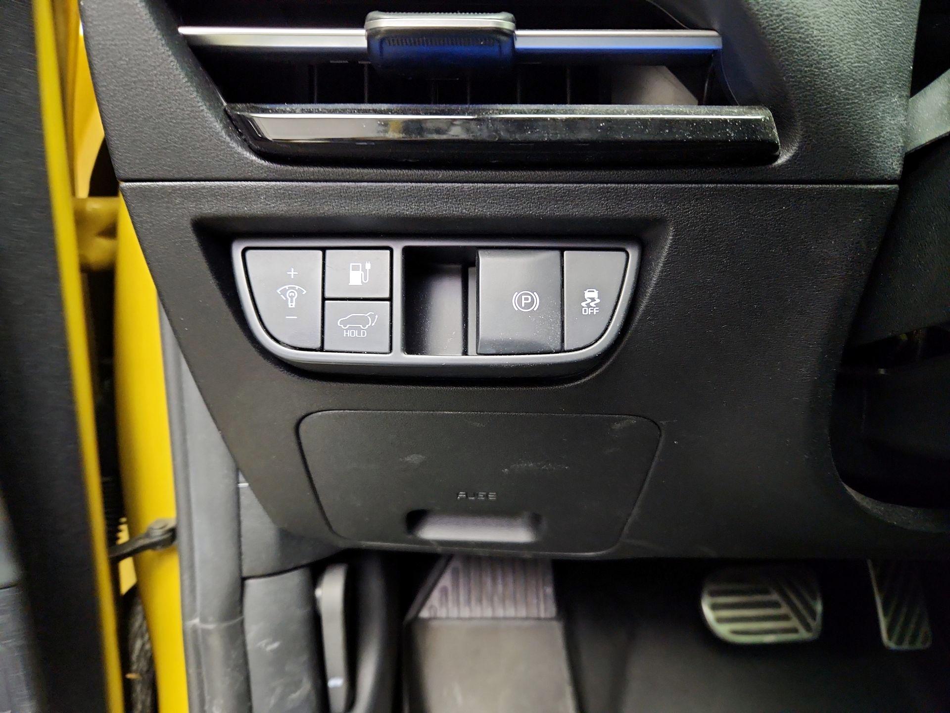 Thumbnail: 2022 Kia EV6 - 13