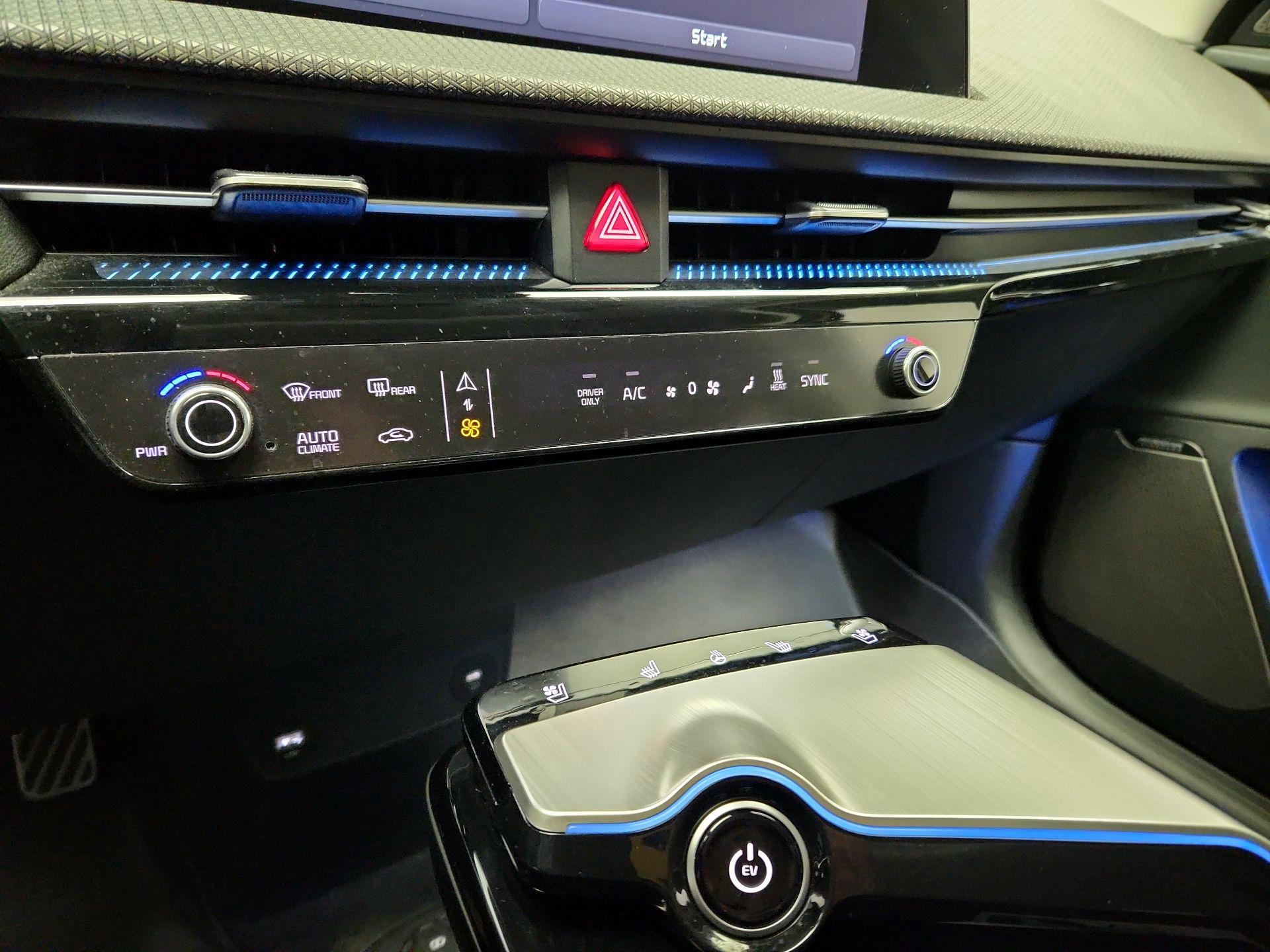 Thumbnail: 2022 Kia EV6 - 17