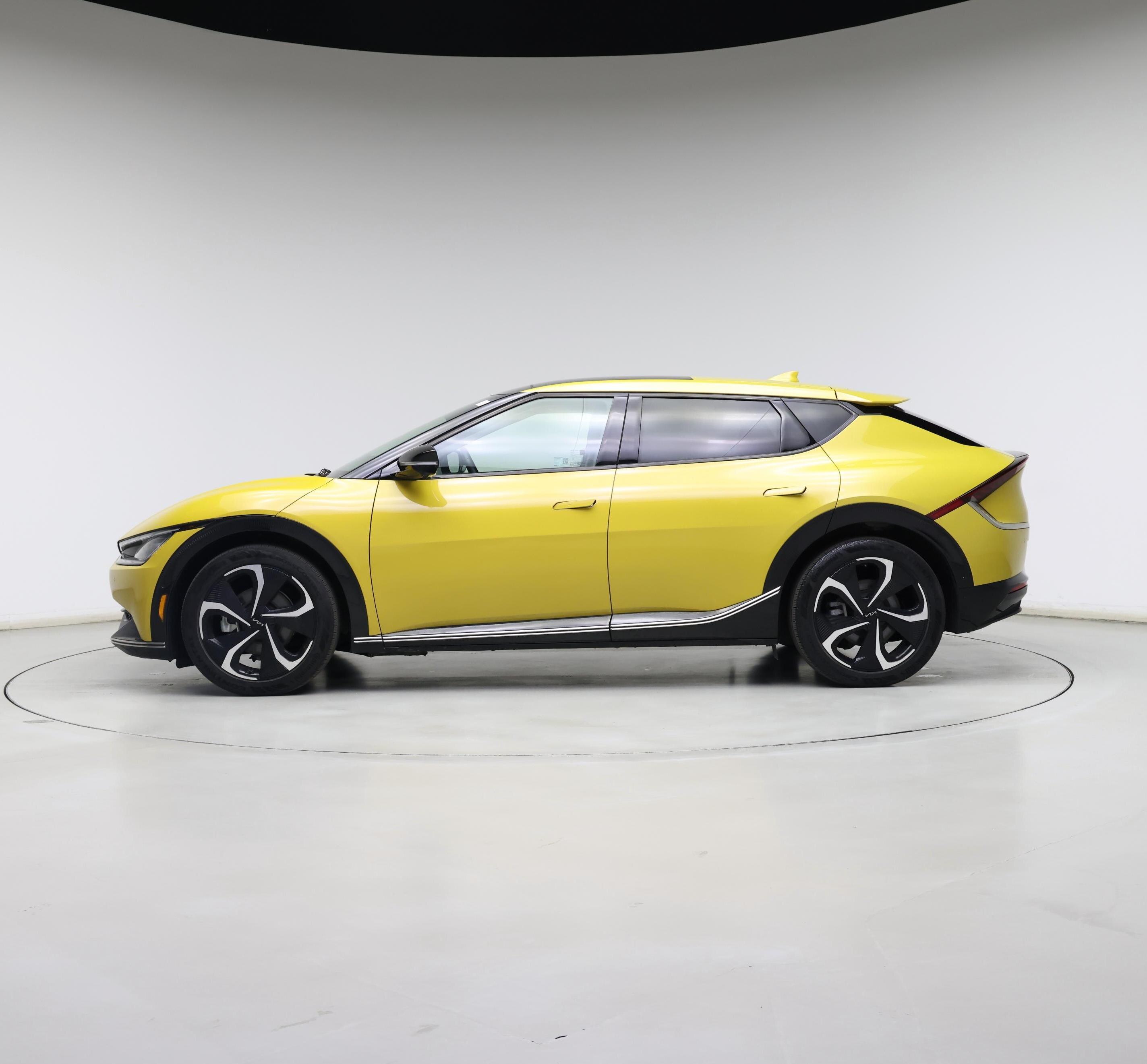 Thumbnail: 2022 Kia EV6 - 3