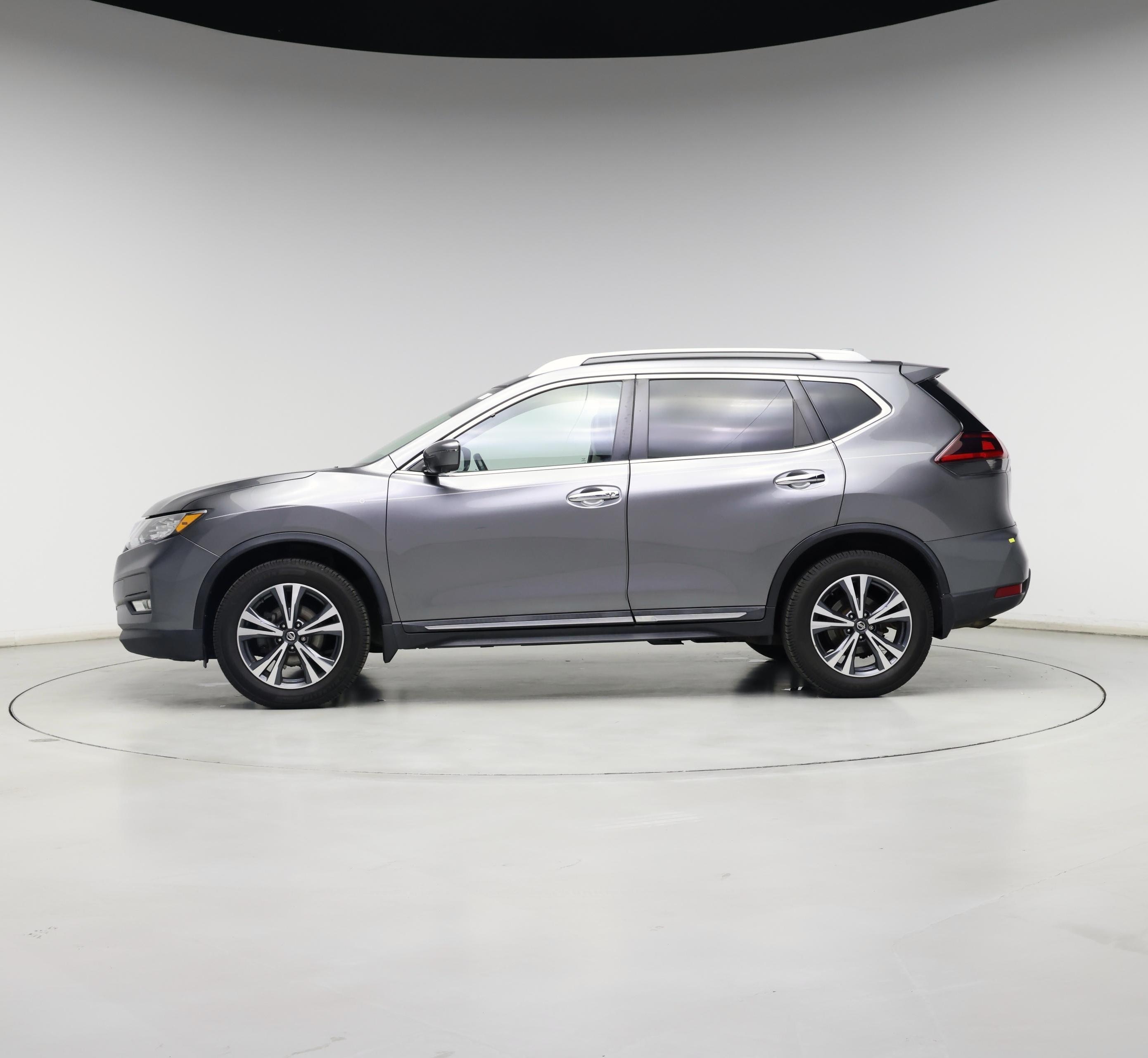 Thumbnail: 2018 Nissan Rogue - 3
