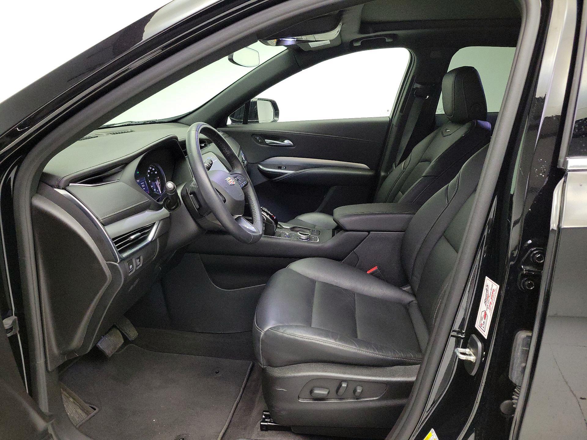 Thumbnail: 2023 Cadillac XT4 - 11