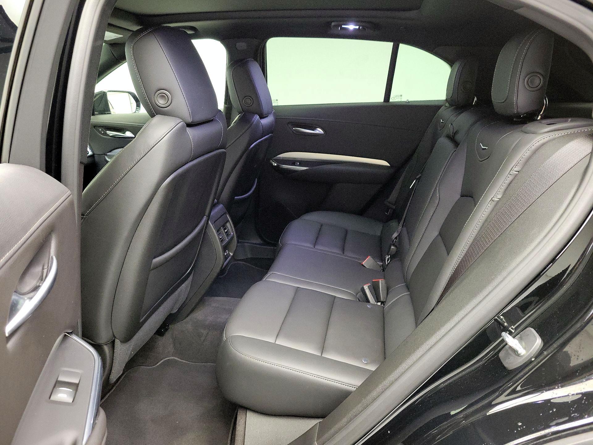 Thumbnail: 2023 Cadillac XT4 - 20