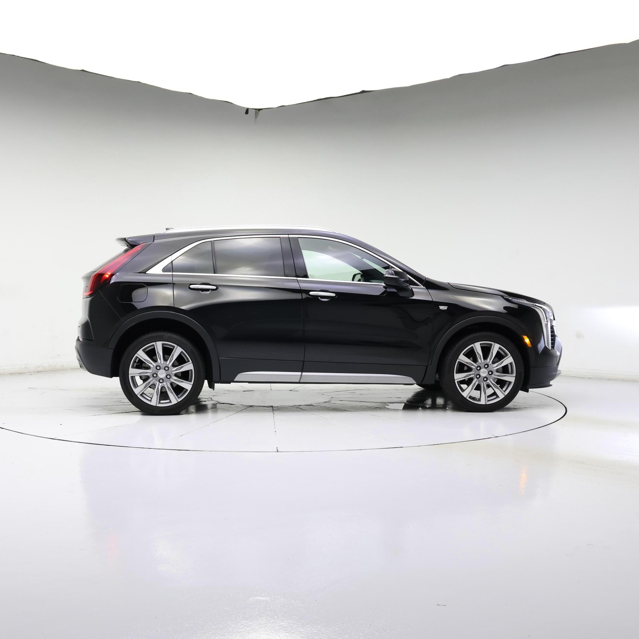 Thumbnail: 2023 Cadillac XT4 - 3