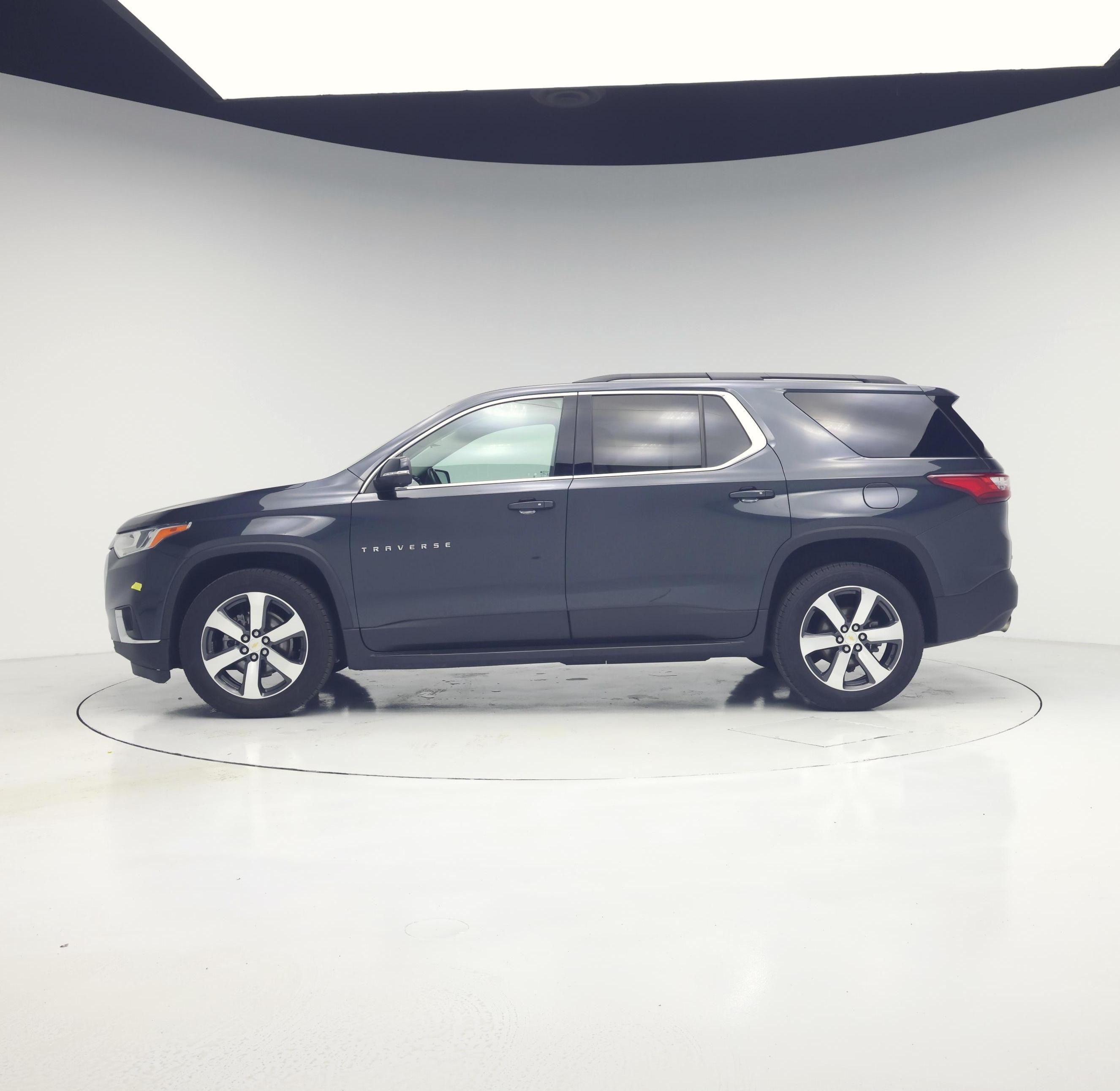 Thumbnail: 2021 Chevrolet Traverse - 3