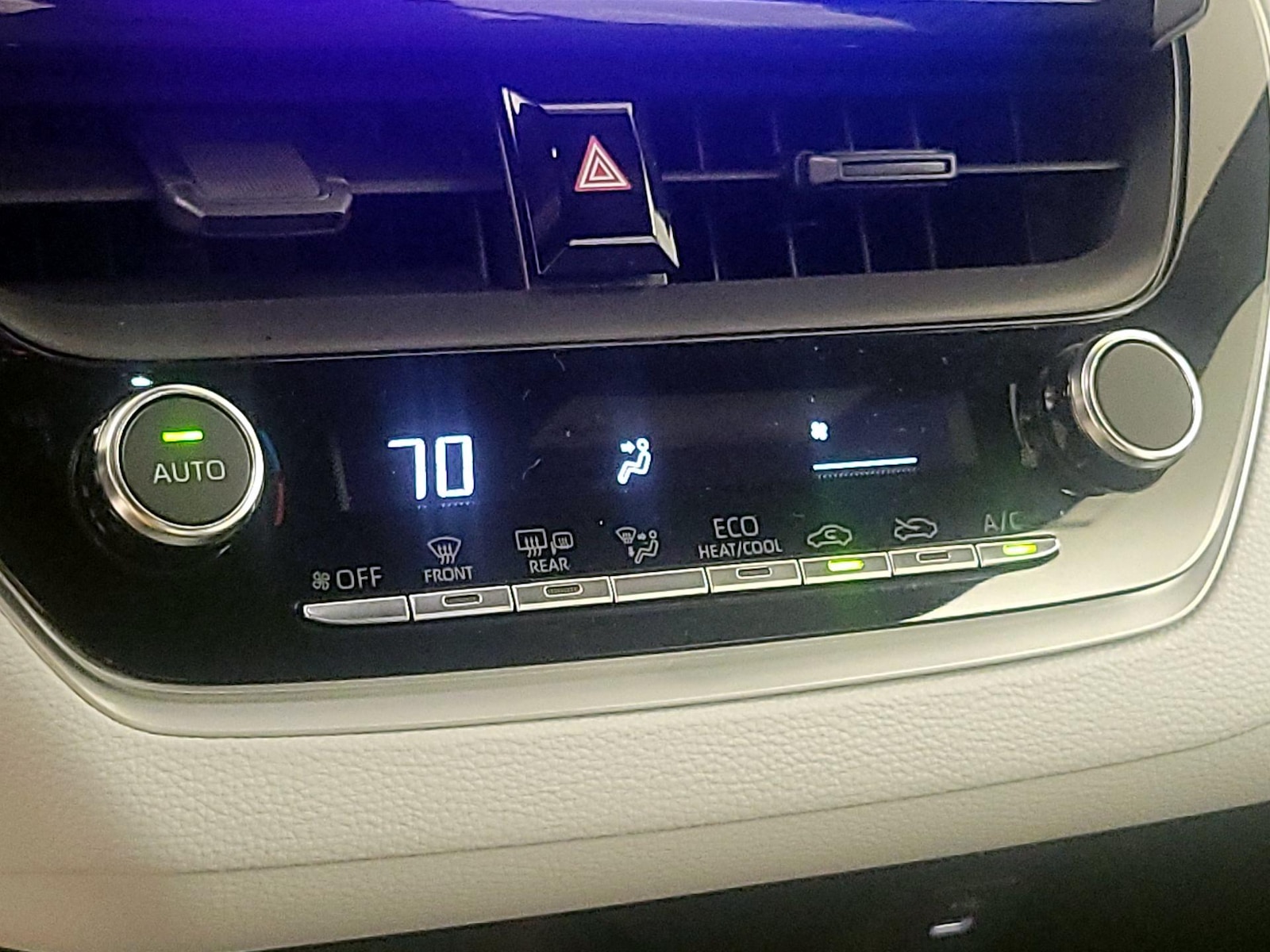 2026 Toyota Corolla SE - Photo 17