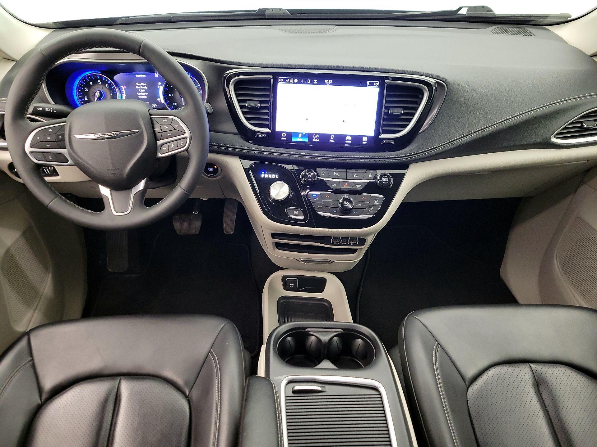 Thumbnail: 2023 Chrysler Pacifica - 9