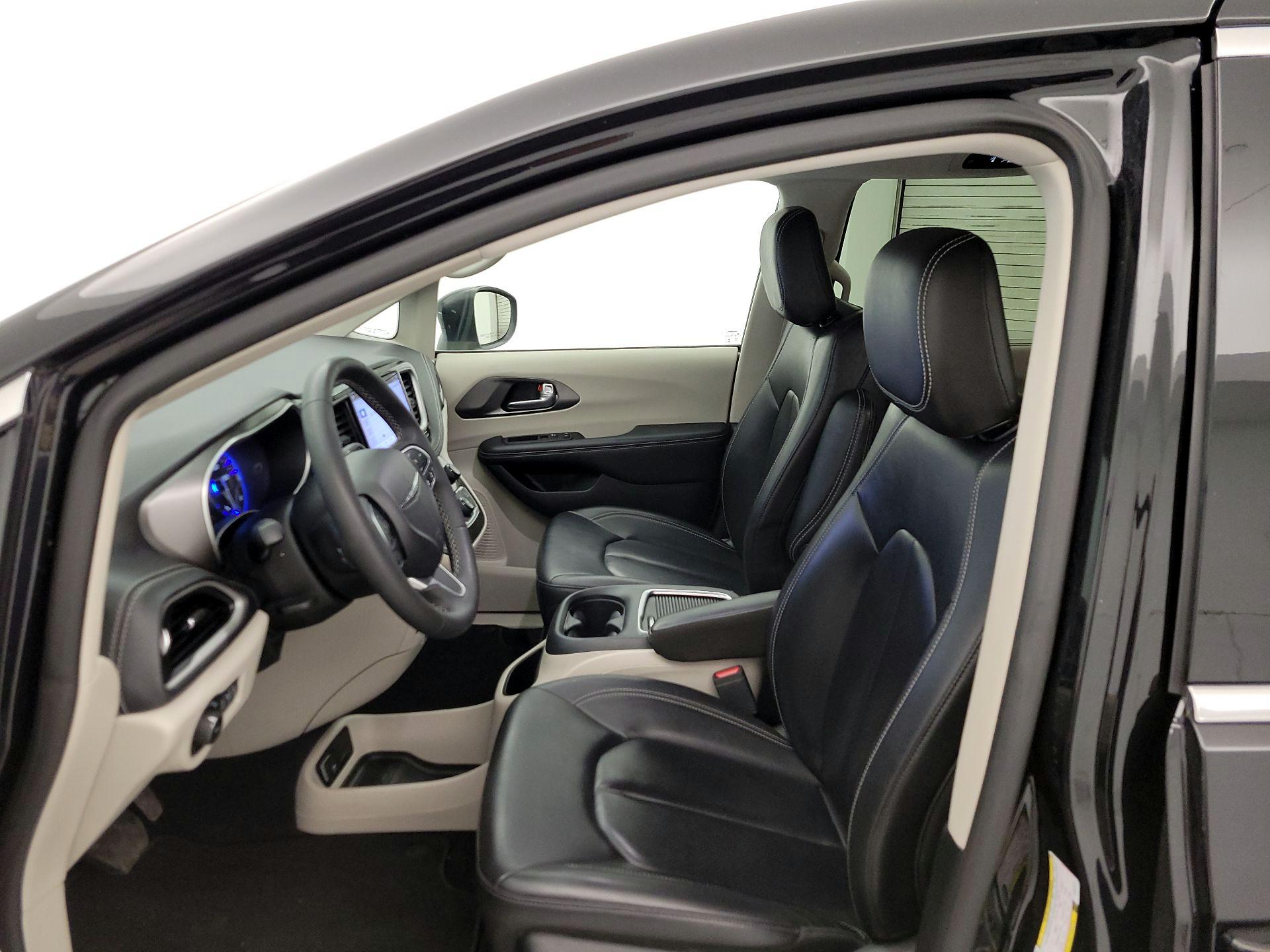 Thumbnail: 2023 Chrysler Pacifica - 11