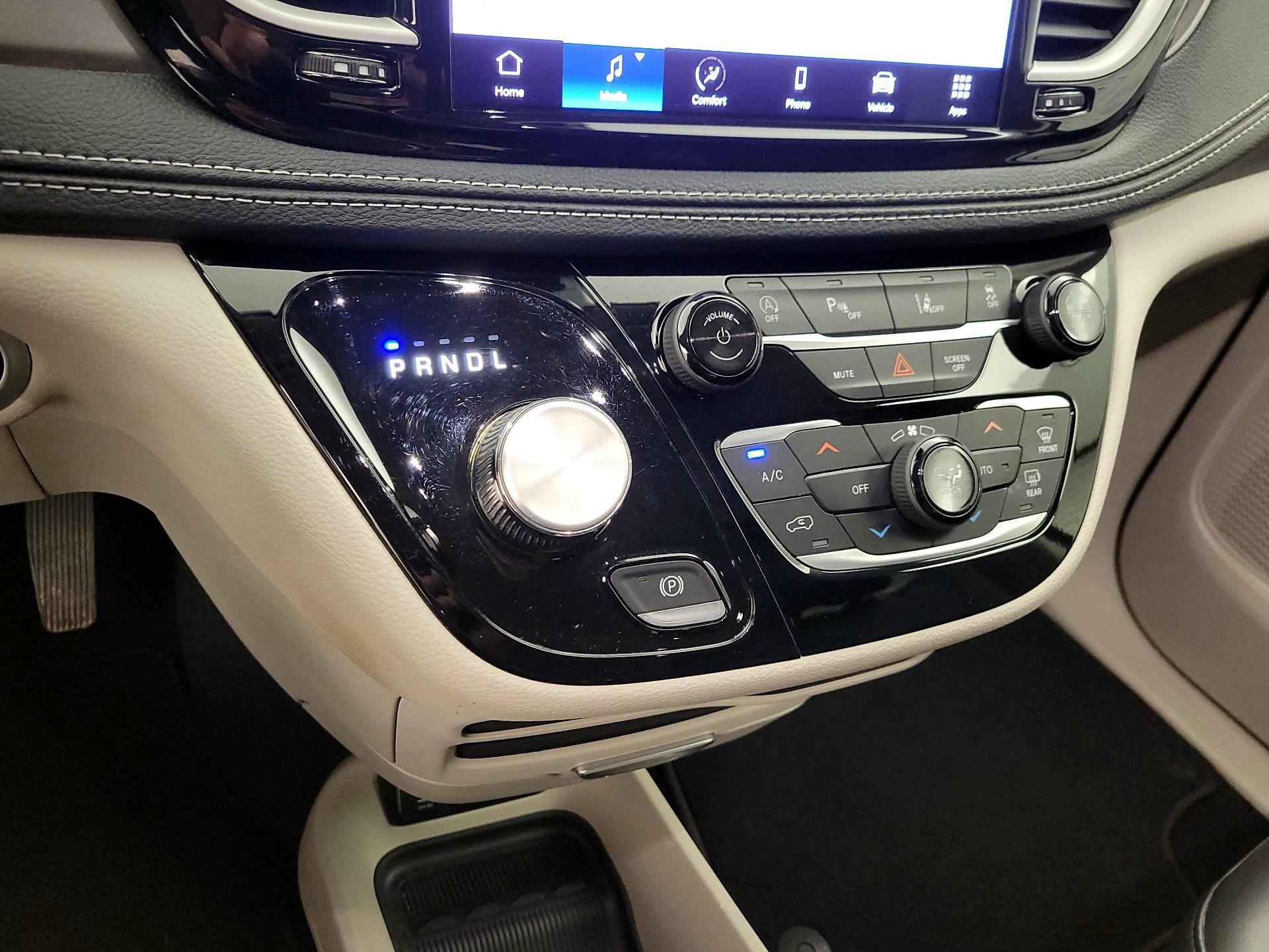 Thumbnail: 2023 Chrysler Pacifica - 17