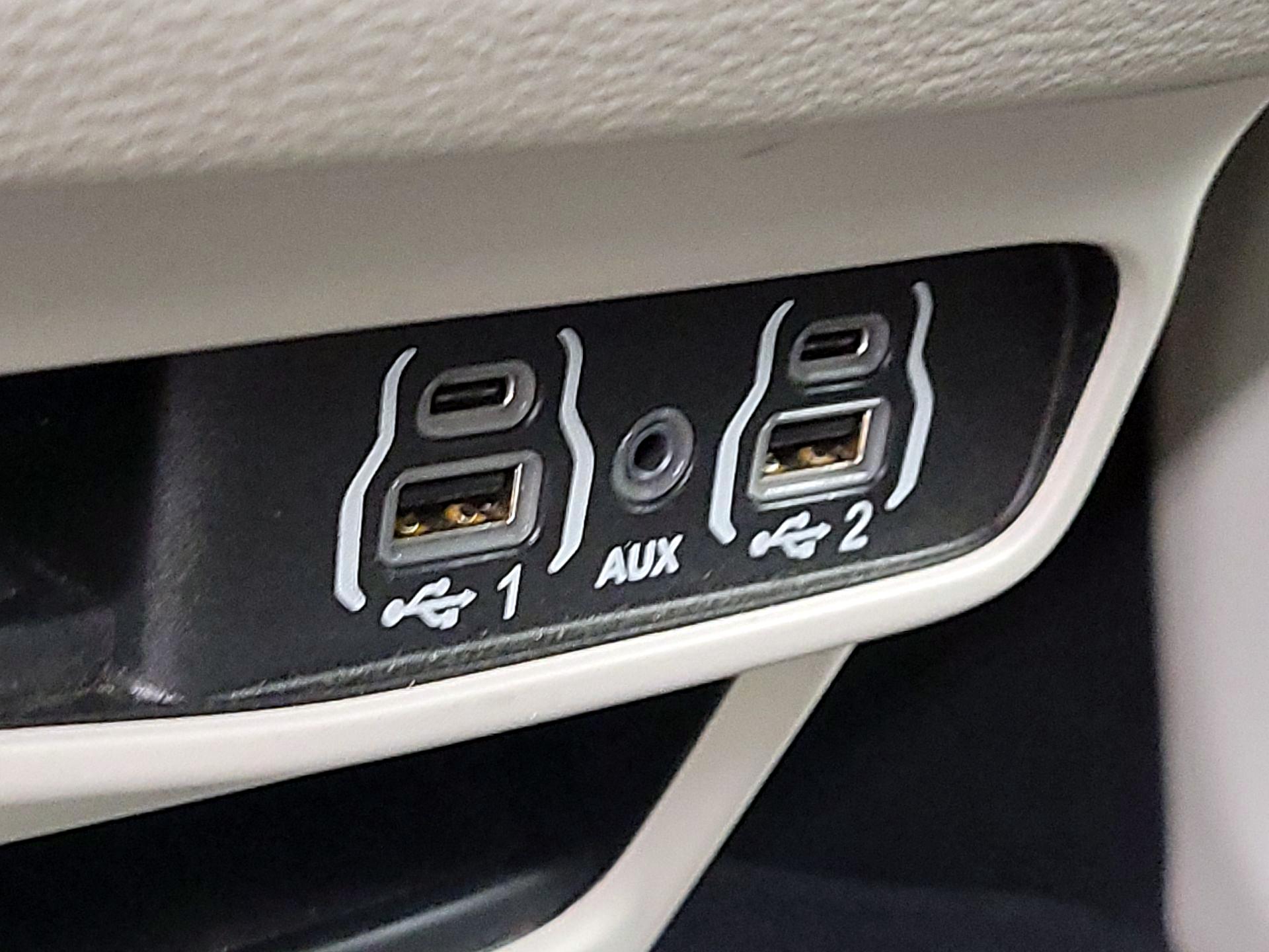 Thumbnail: 2023 Chrysler Pacifica - 18