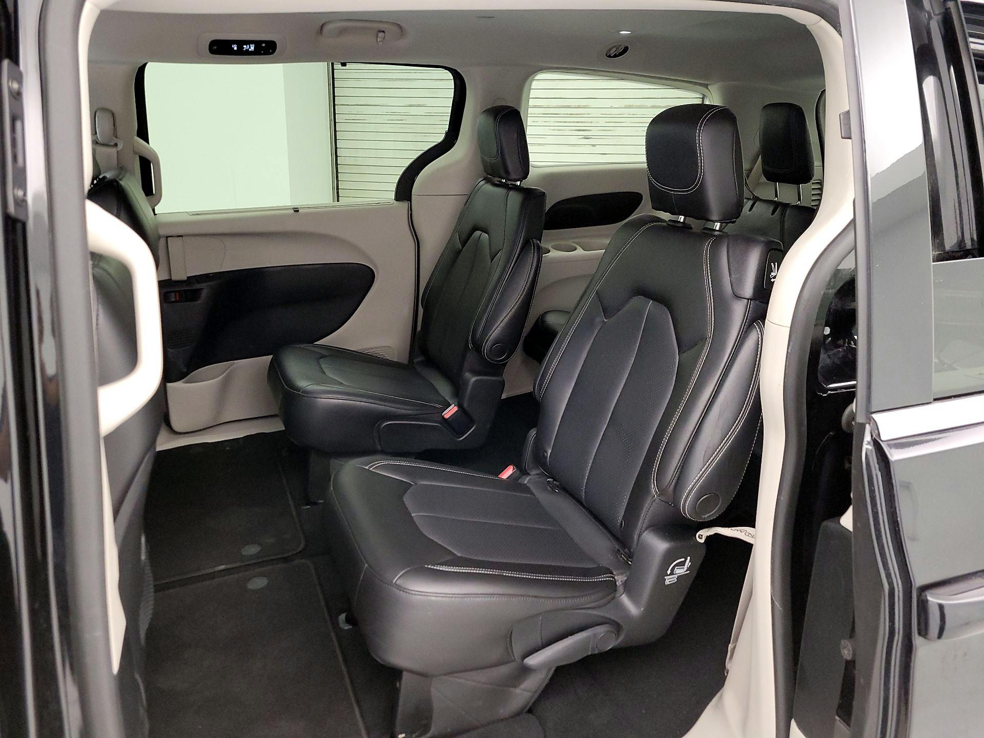 Thumbnail: 2023 Chrysler Pacifica - 19