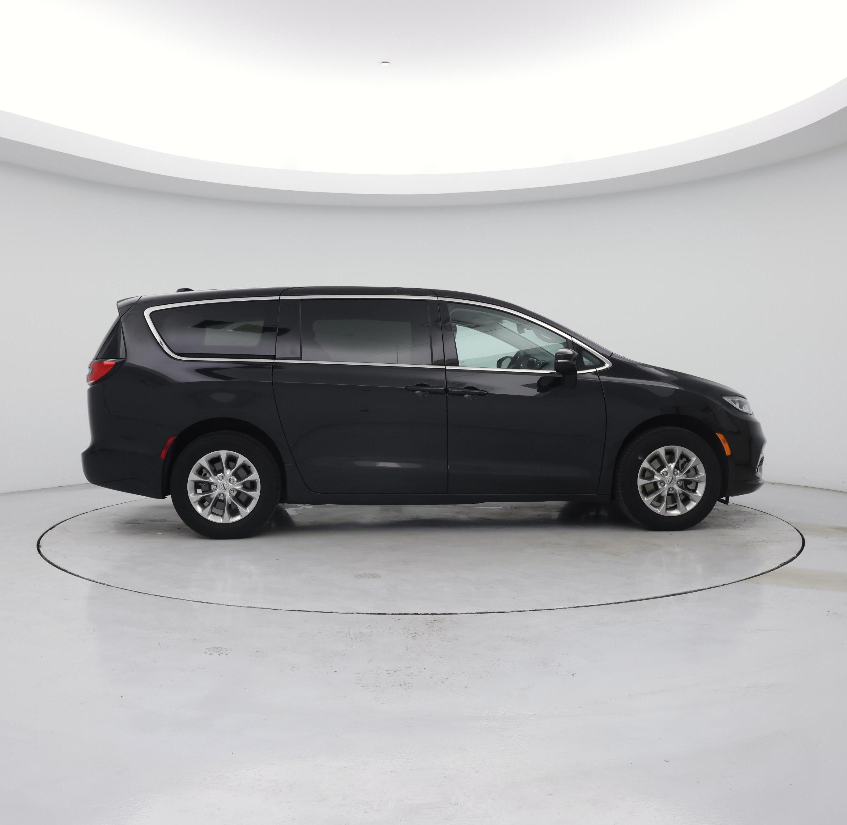 Thumbnail: 2023 Chrysler Pacifica - 7