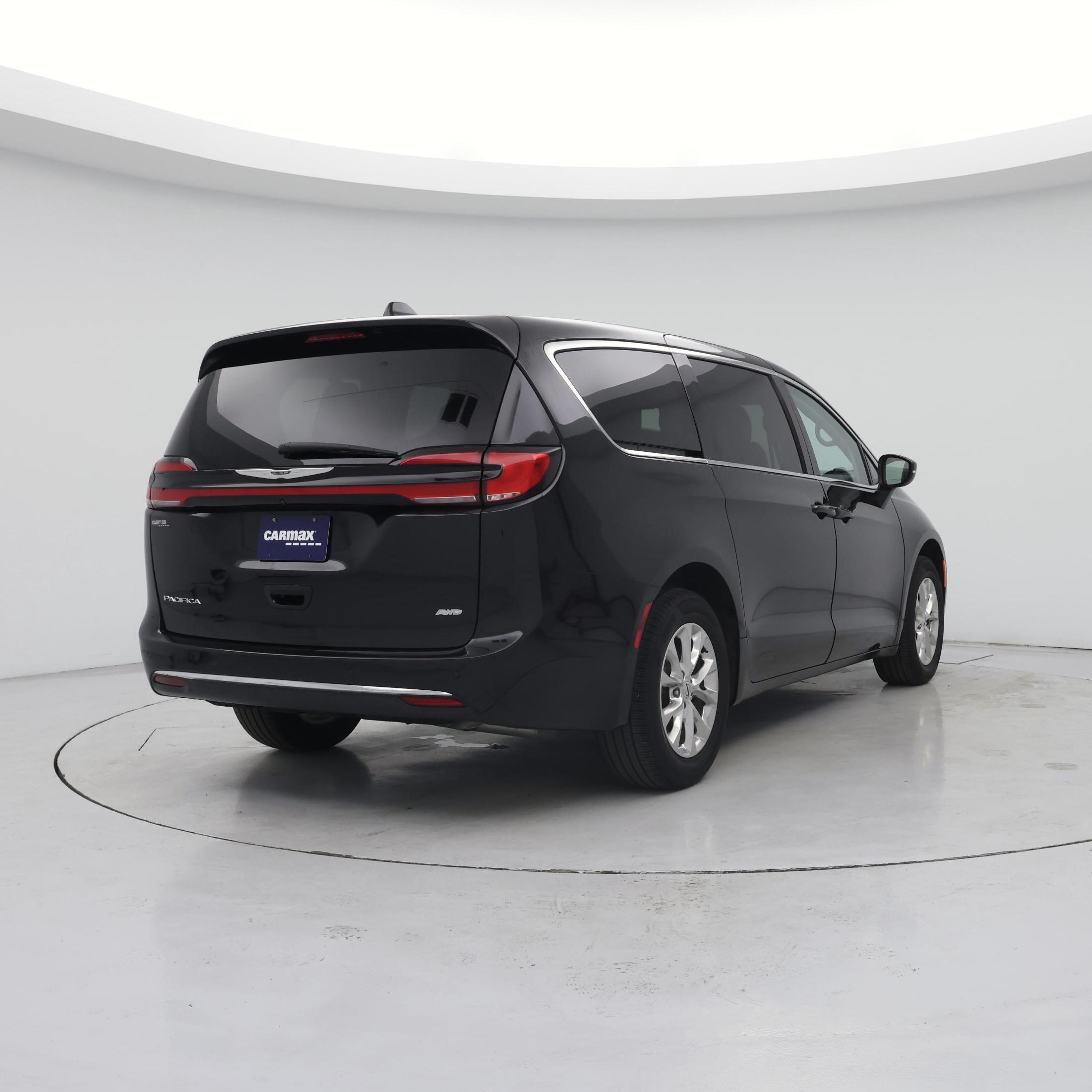 Thumbnail: 2023 Chrysler Pacifica - 8