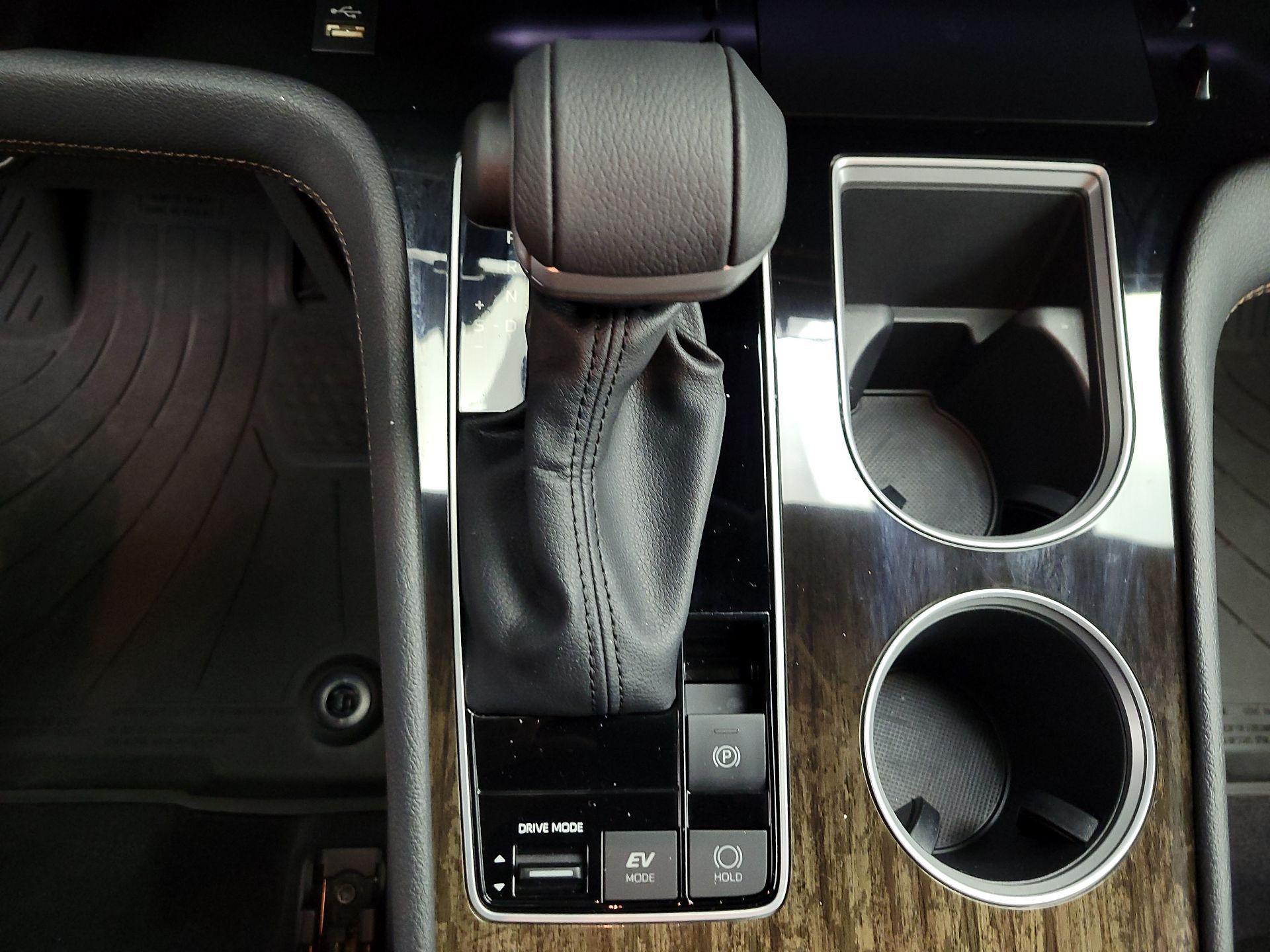 Thumbnail: 2025 Toyota Sienna - 17