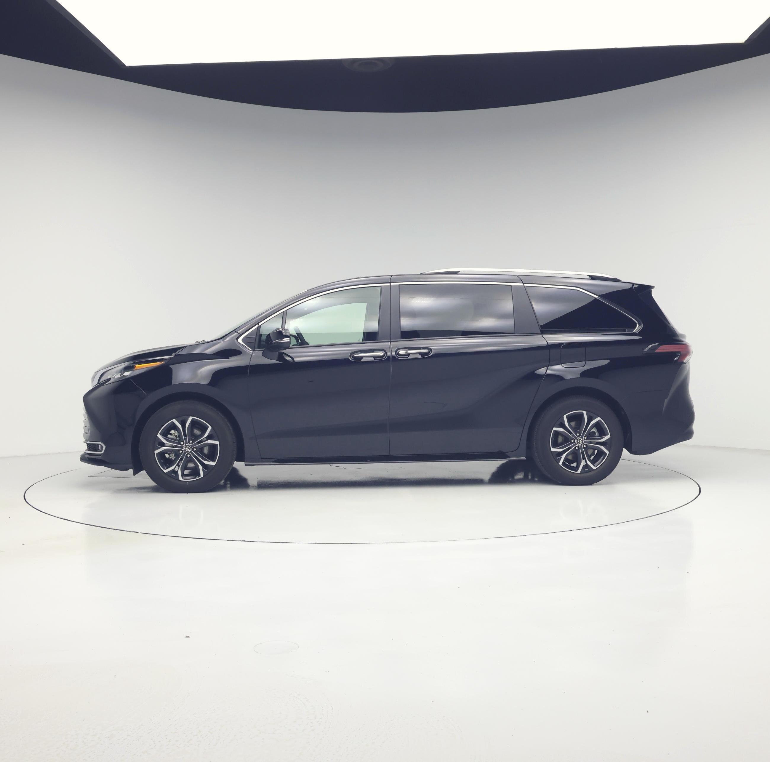 Thumbnail: 2025 Toyota Sienna - 3