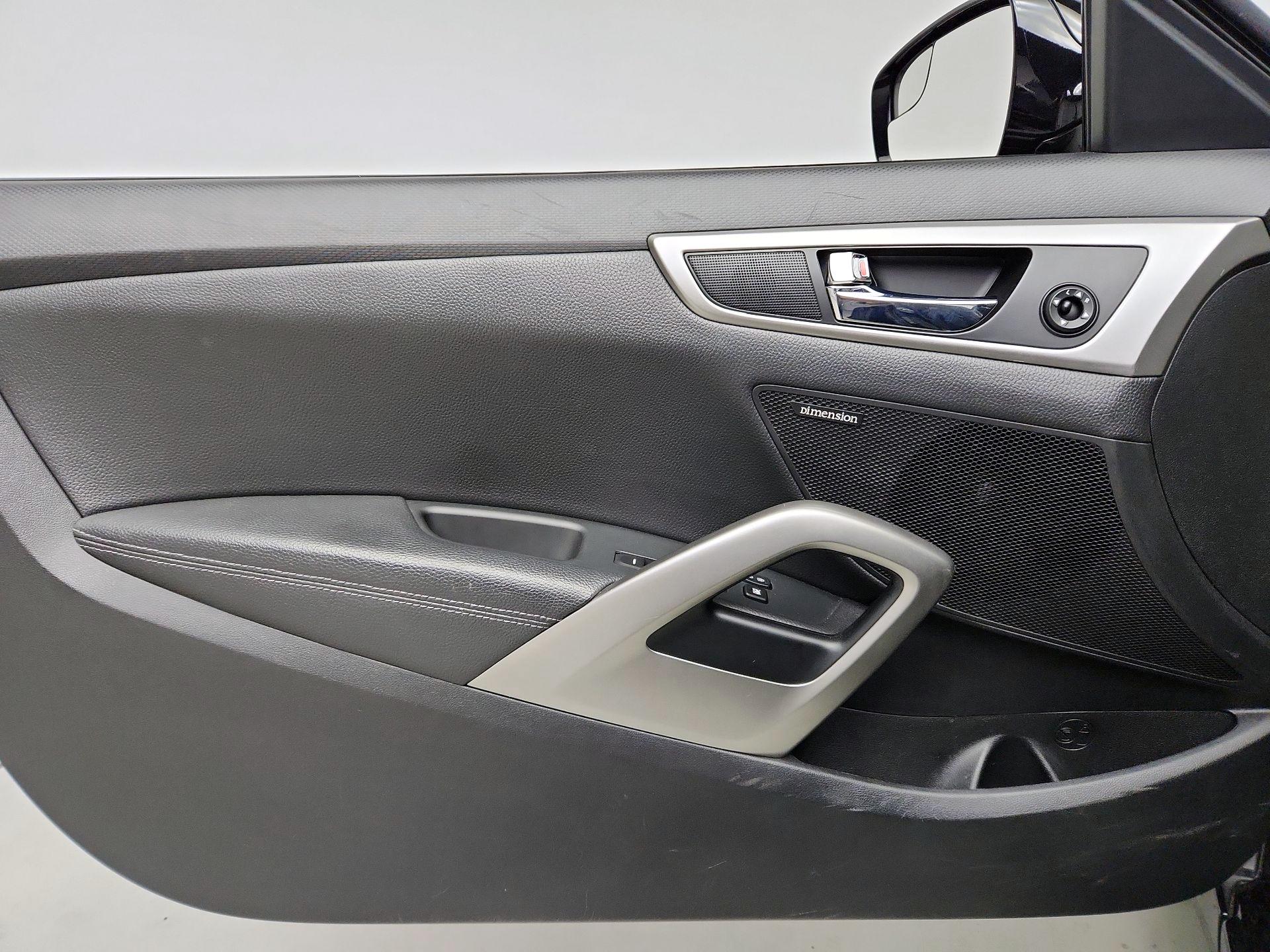 Thumbnail: 2016 Hyundai Veloster - 12