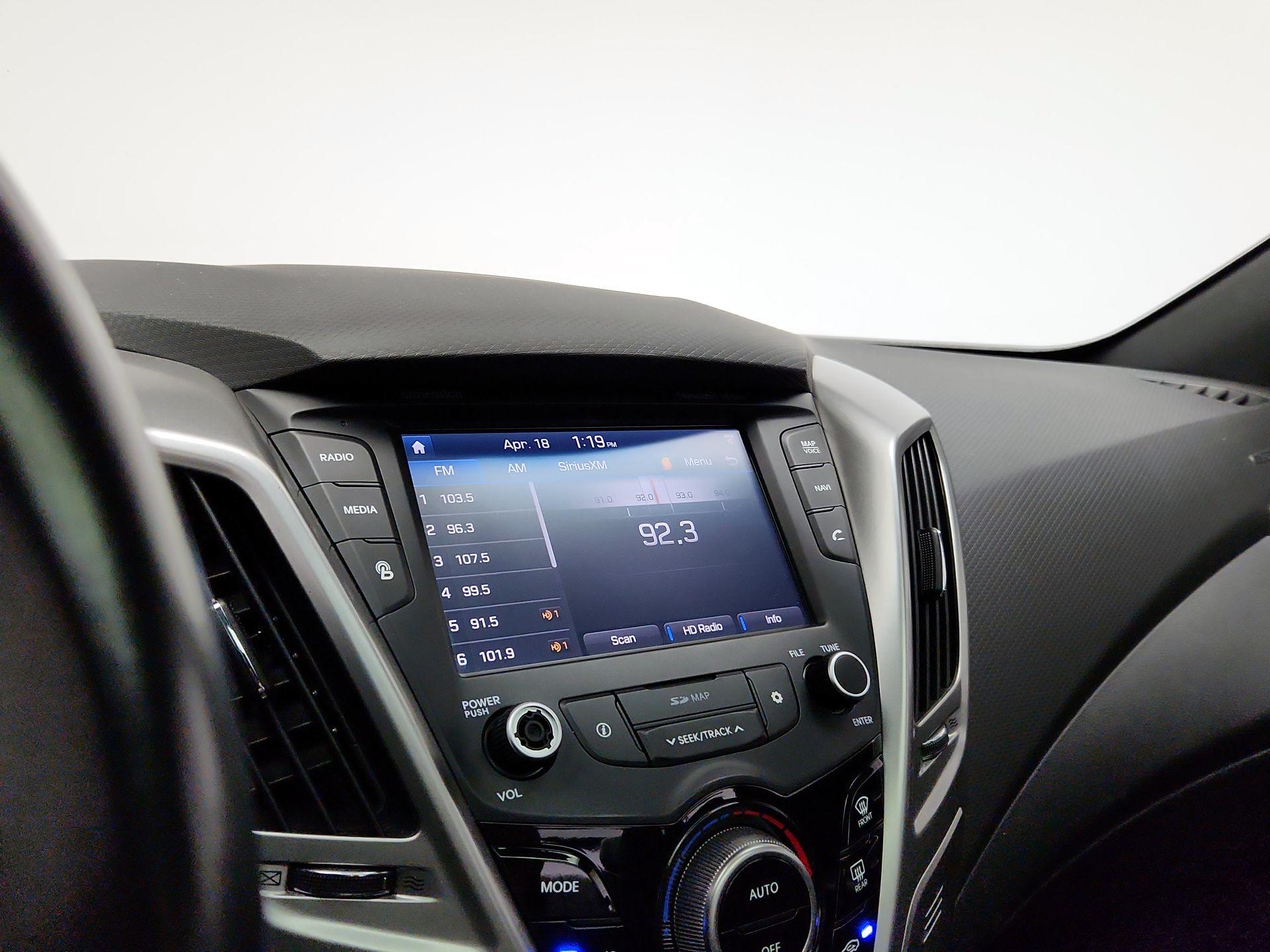 Thumbnail: 2016 Hyundai Veloster - 16