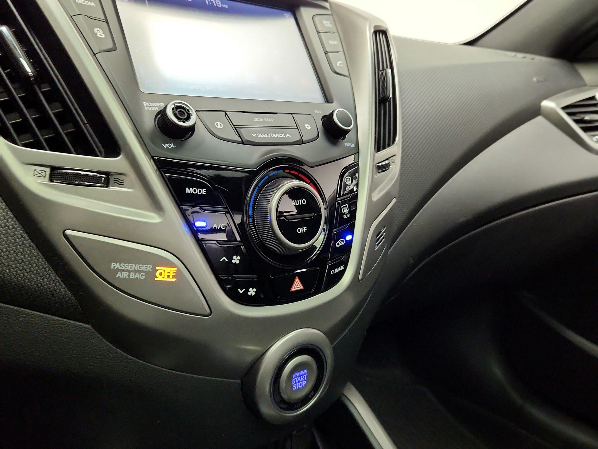 Thumbnail: 2016 Hyundai Veloster - 17