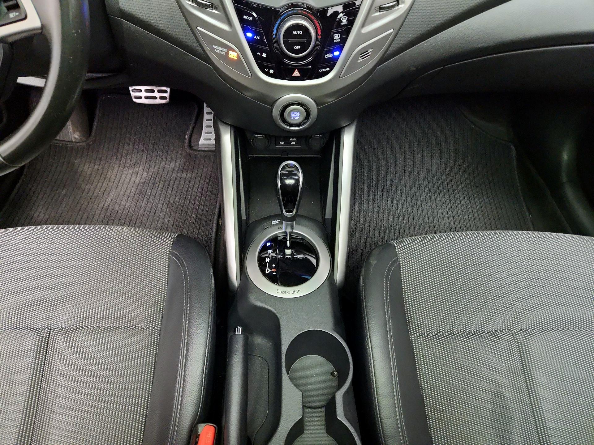 Thumbnail: 2016 Hyundai Veloster - 18