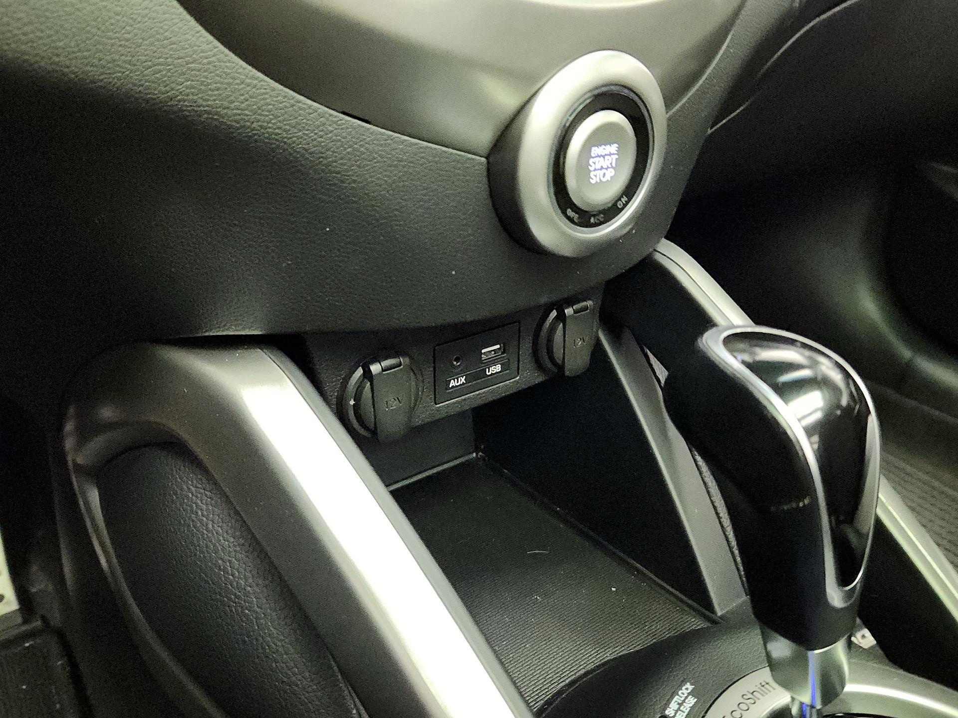 Thumbnail: 2016 Hyundai Veloster - 19